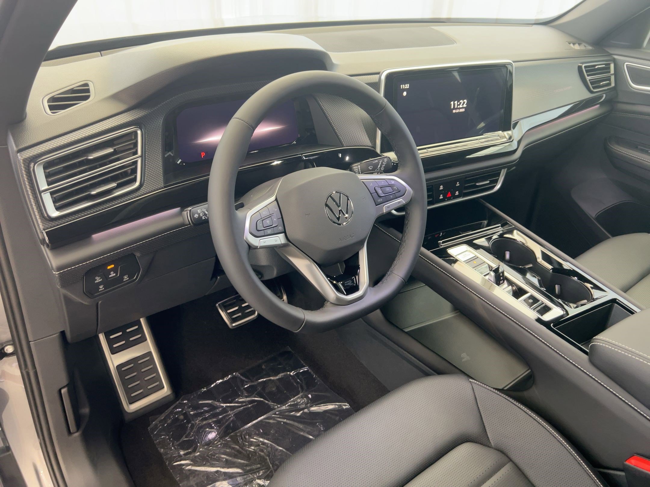 2026 Volkswagen Atlas Cross Sport SEL R-Line photo 3