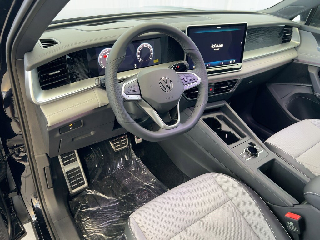 New 2026 Volkswagen Tiguan 2.0T SE SUV