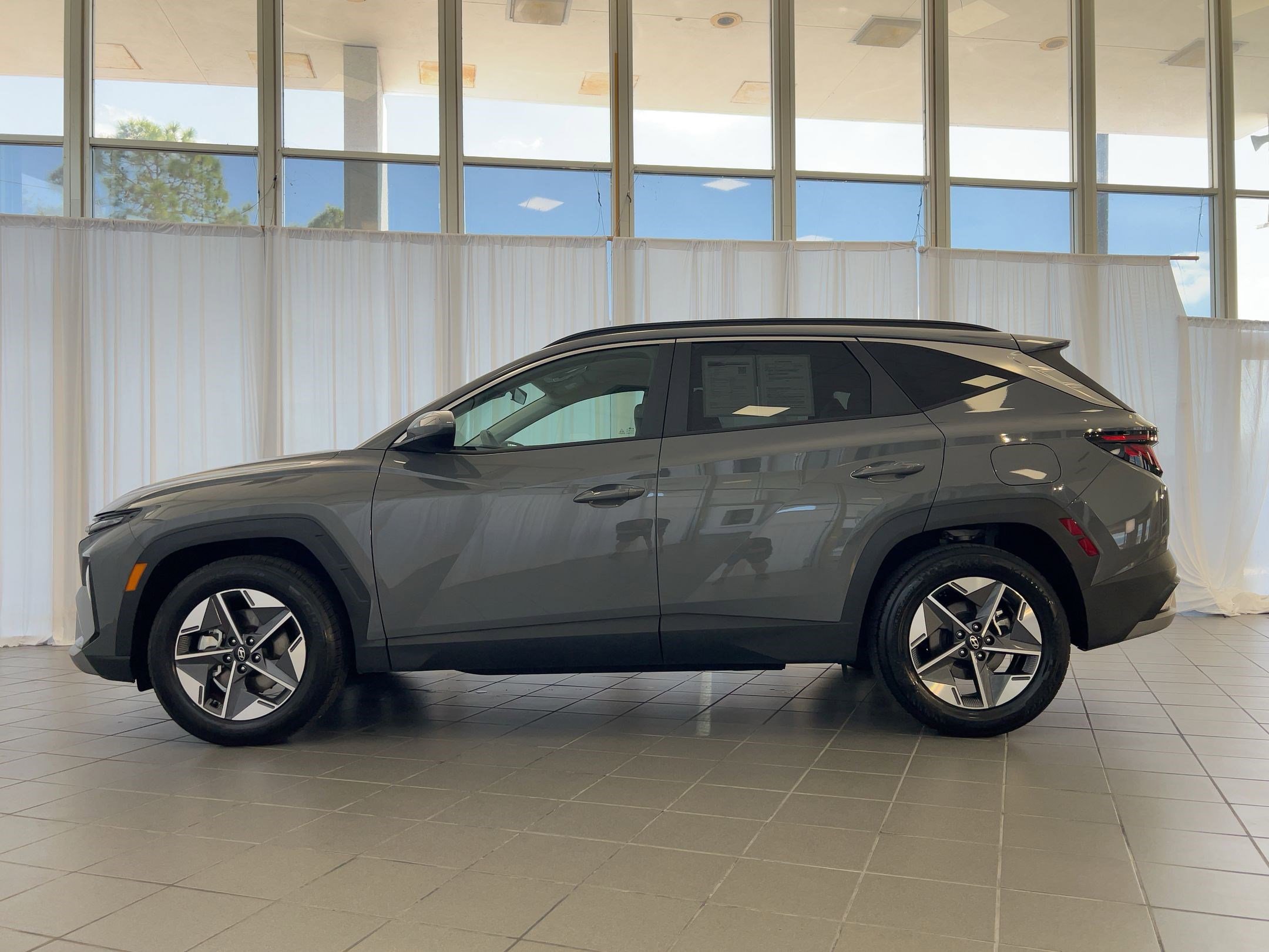 2025 Hyundai Tucson SEL photo 2