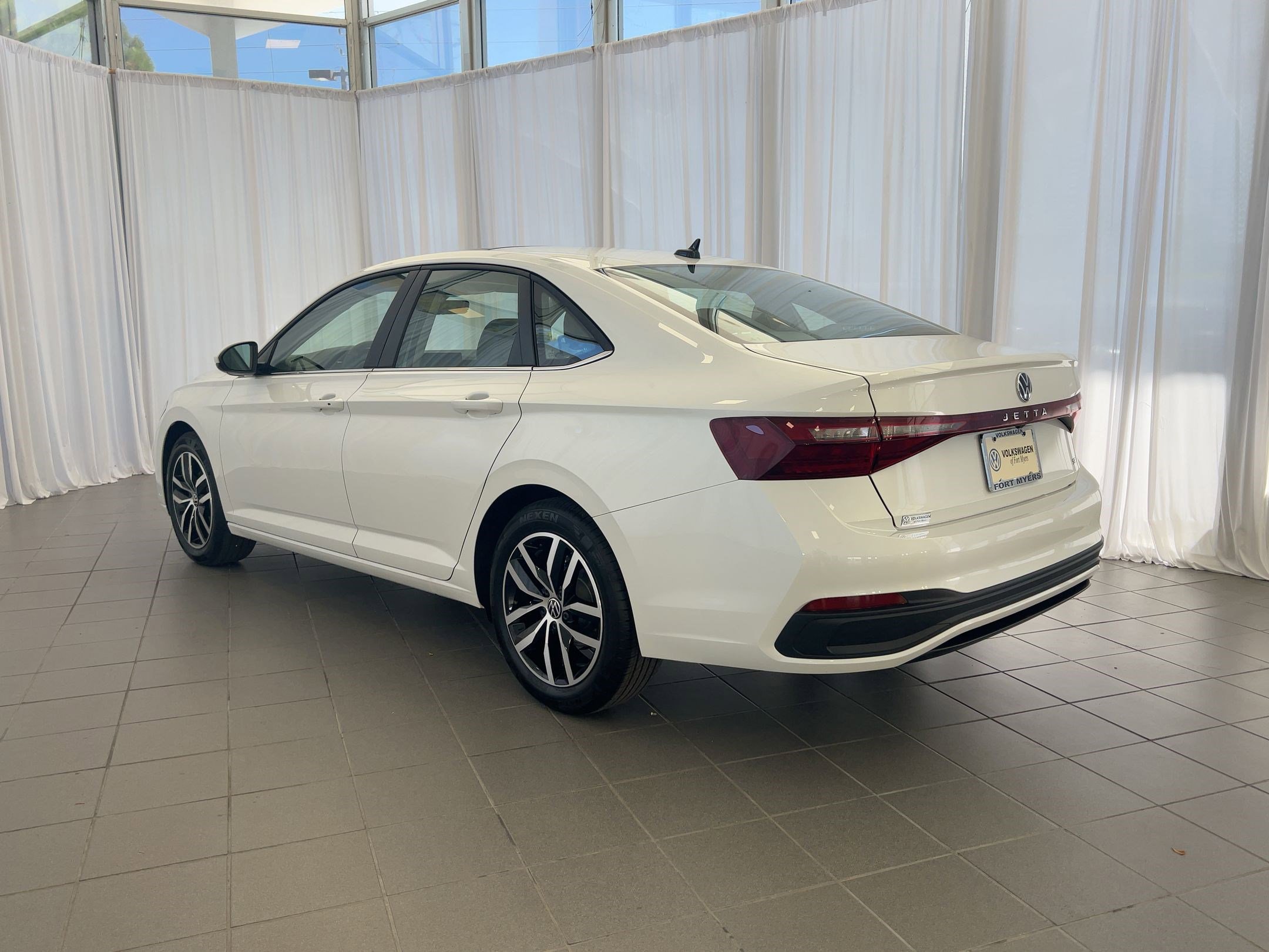 2026 Volkswagen Jetta 1.5T SE photo 2