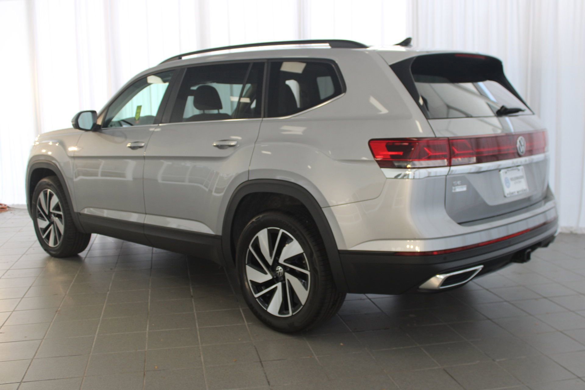 2026 Volkswagen Atlas SE Technology photo 3