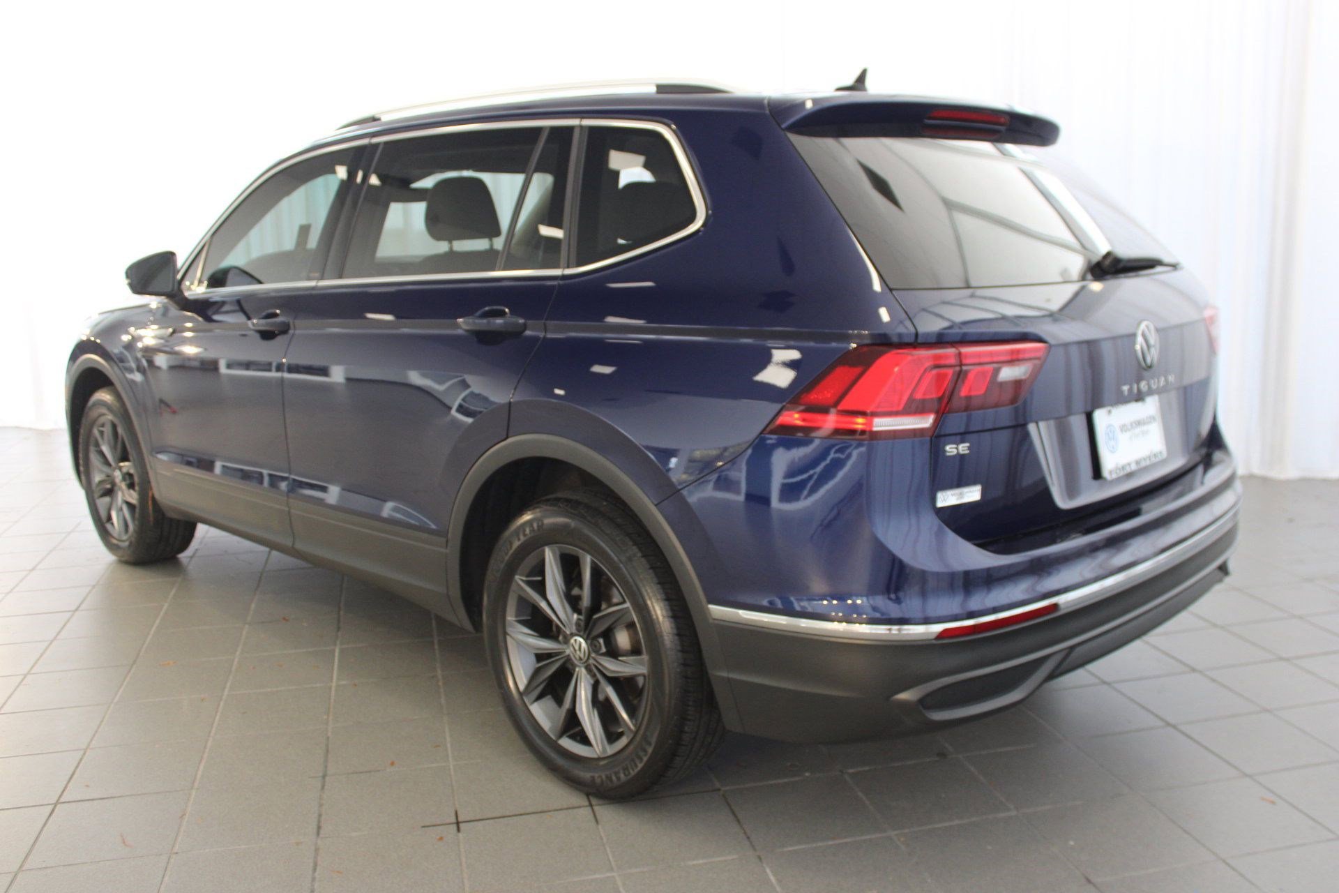 2023 Volkswagen Tiguan SE photo 3