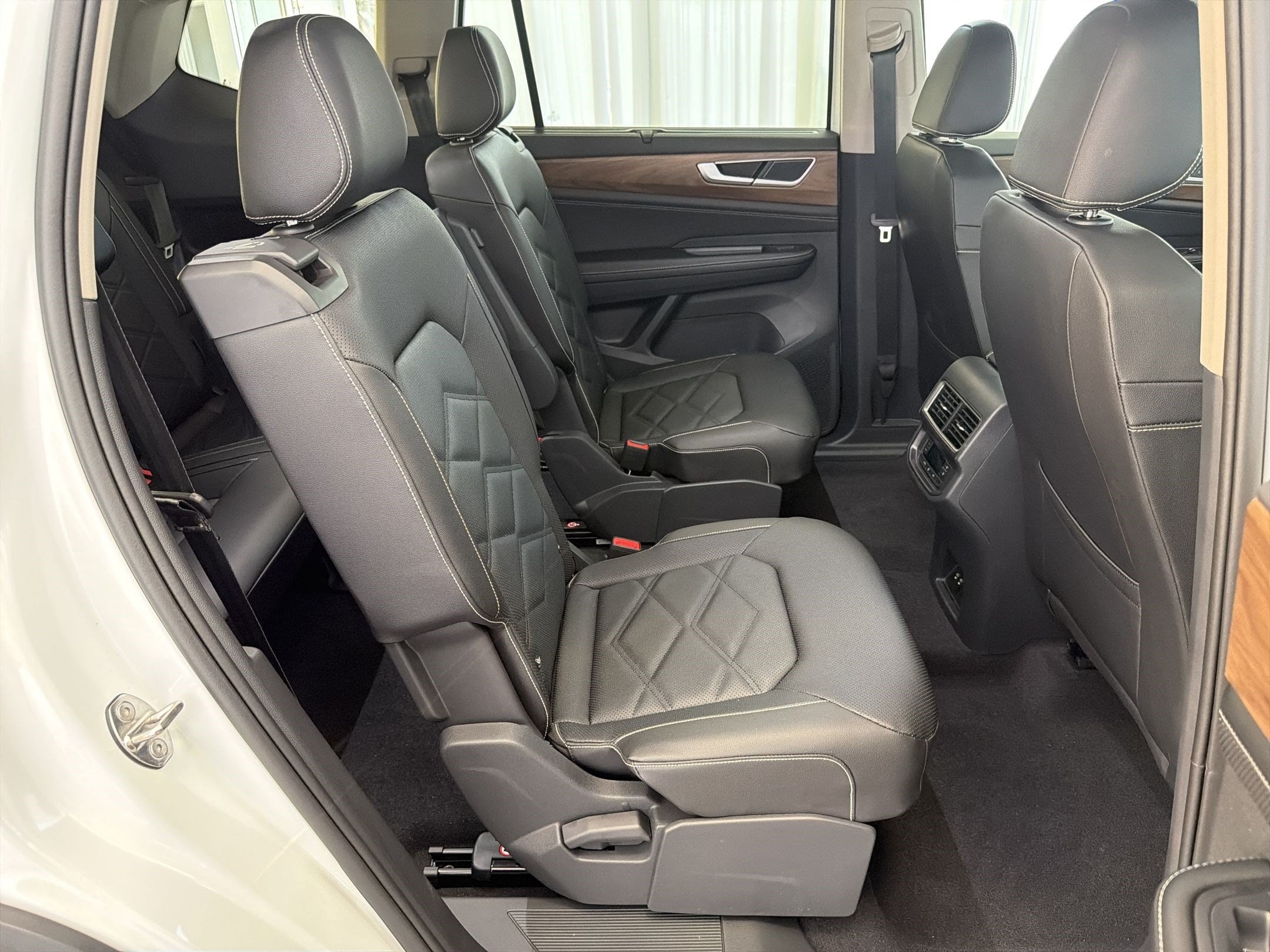 2026 Volkswagen Atlas SE w/Tech - Photo 28