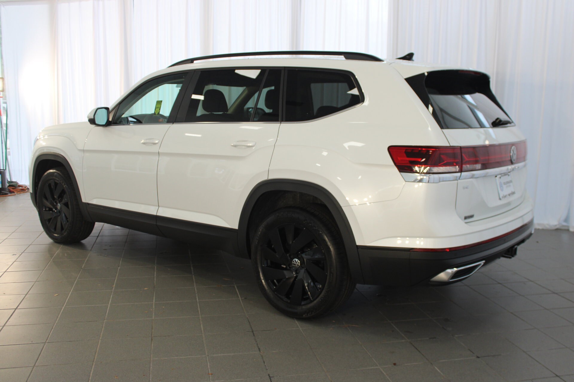 2026 Volkswagen Atlas SE Technology photo 2
