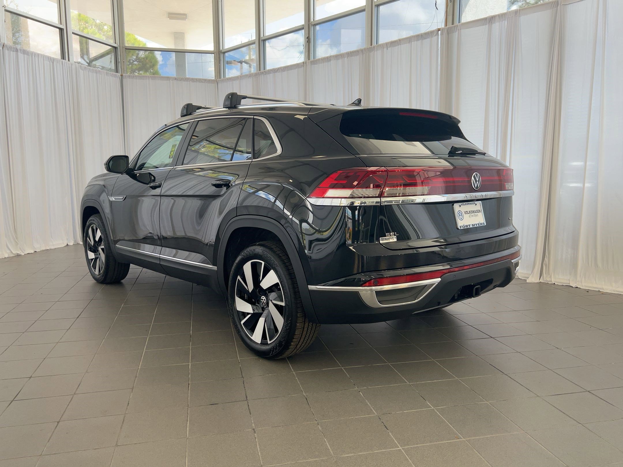 2026 Volkswagen Atlas Cross Sport SEL photo 3