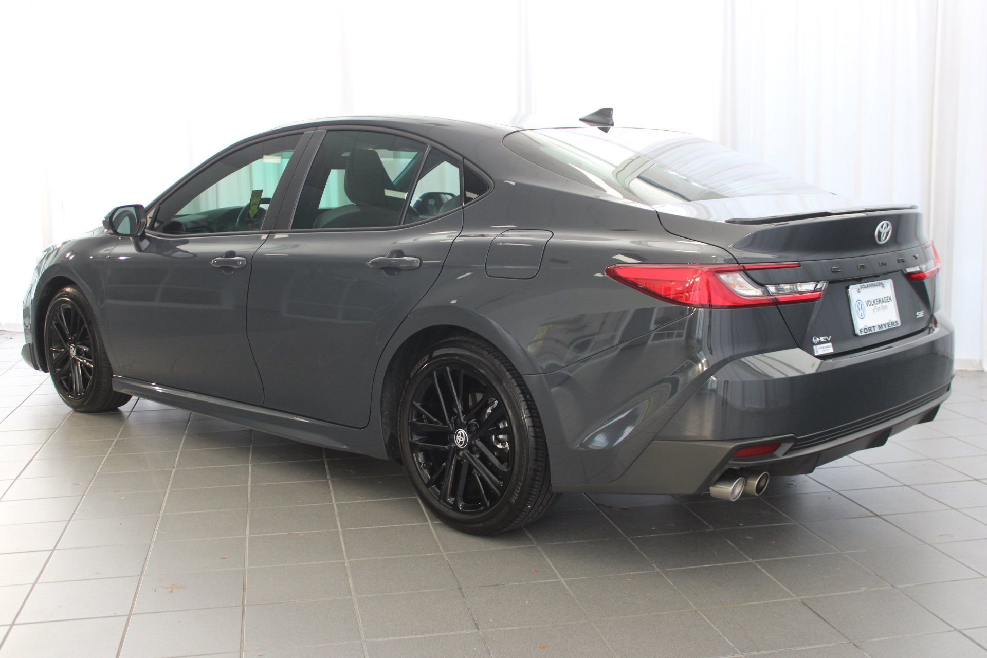 2025 Toyota Camry SE photo 3