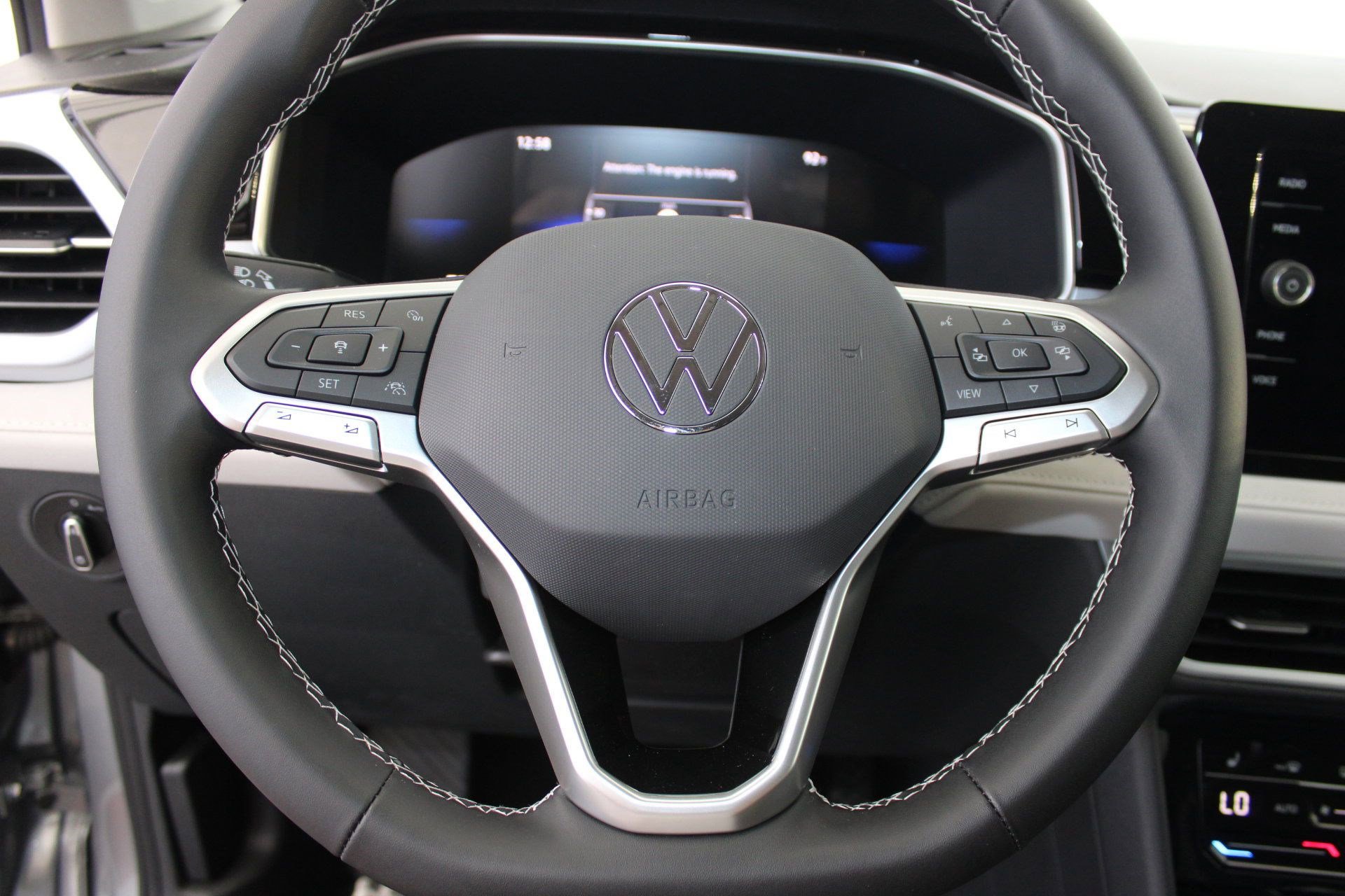 2025 Volkswagen Taos SE - Photo 16