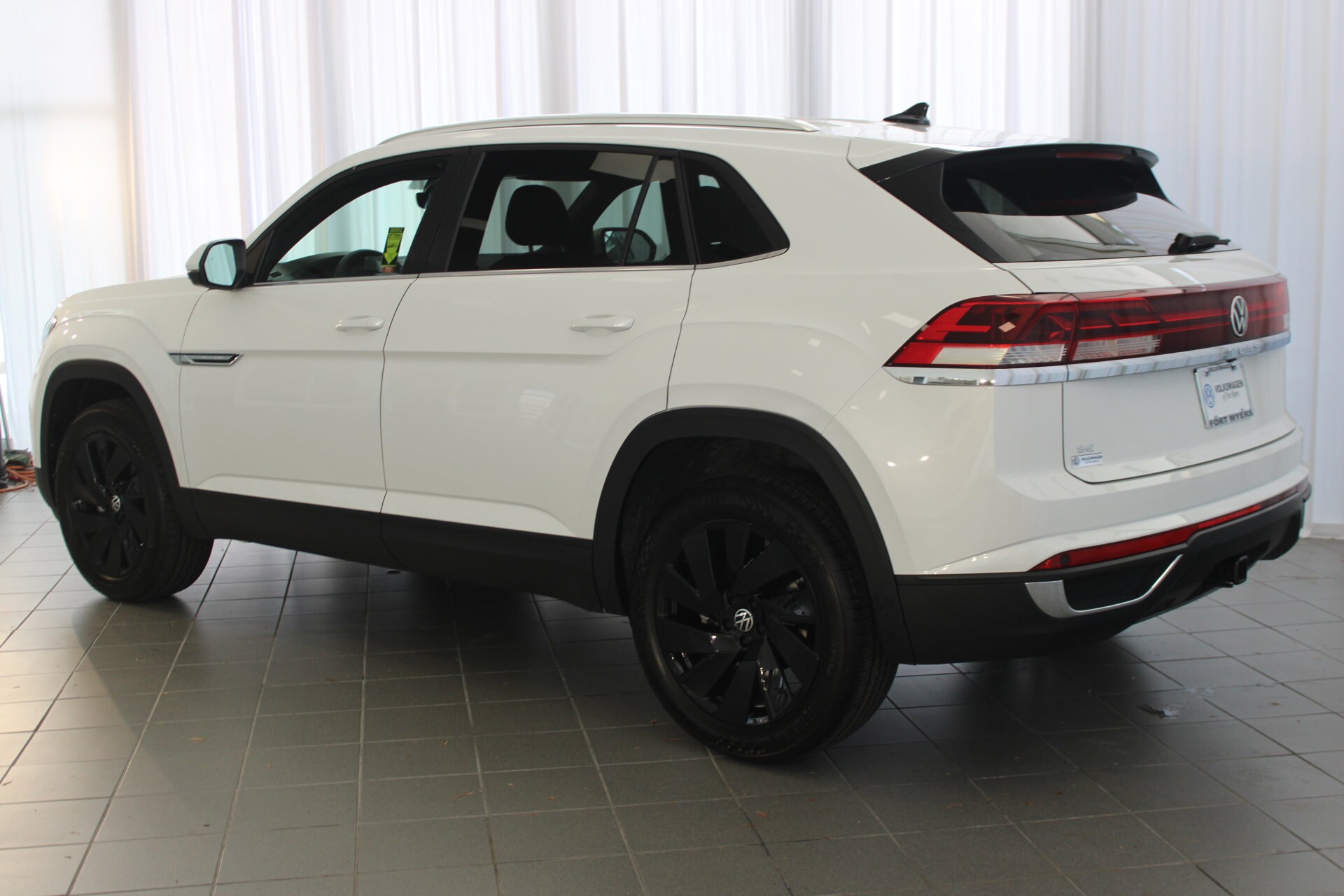 2026 Volkswagen Atlas Cross Sport SE Technology photo 2
