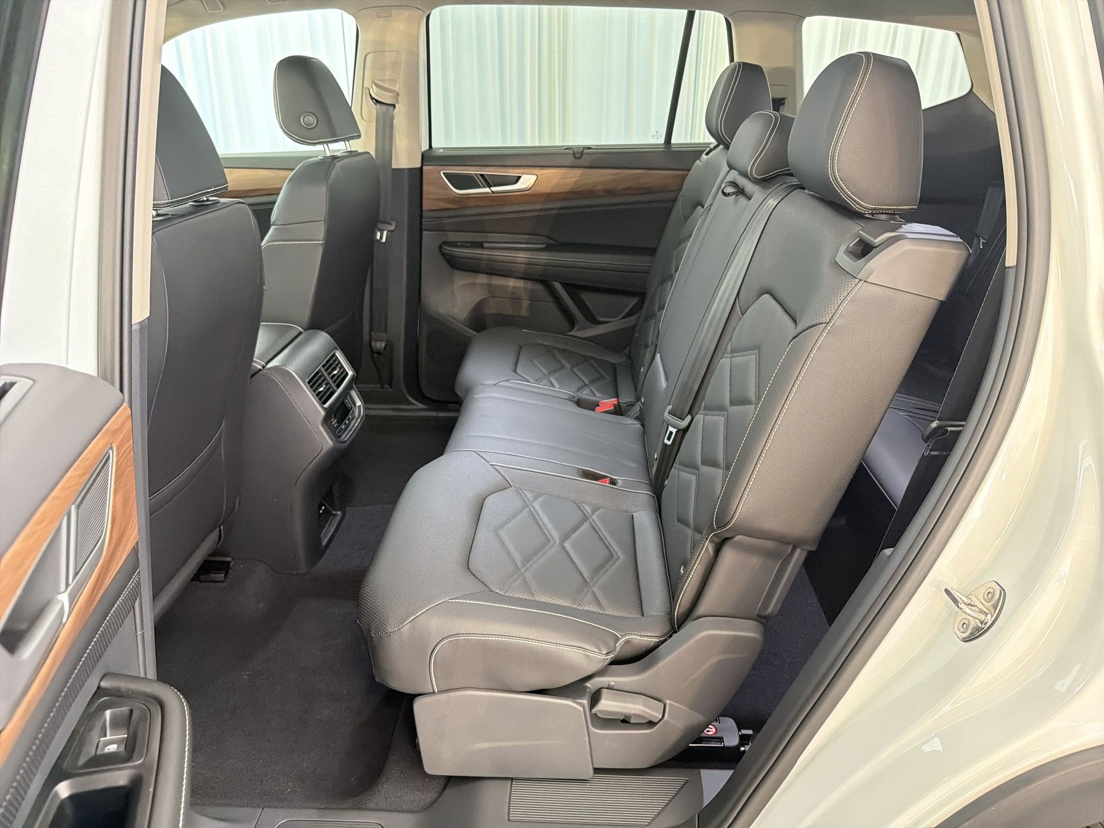 2026 Volkswagen Atlas SE w/Tech - Photo 15