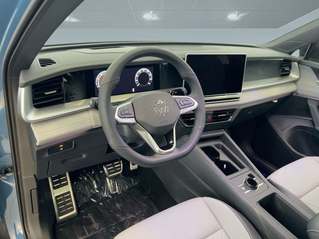 New 2026 Volkswagen Tiguan 2.0T SE R-Line Black SUV