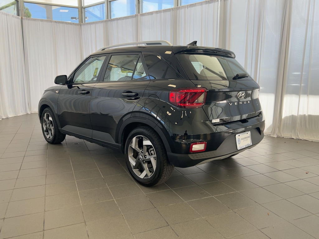 Used 2022 Hyundai Venue SEL SEL IVT