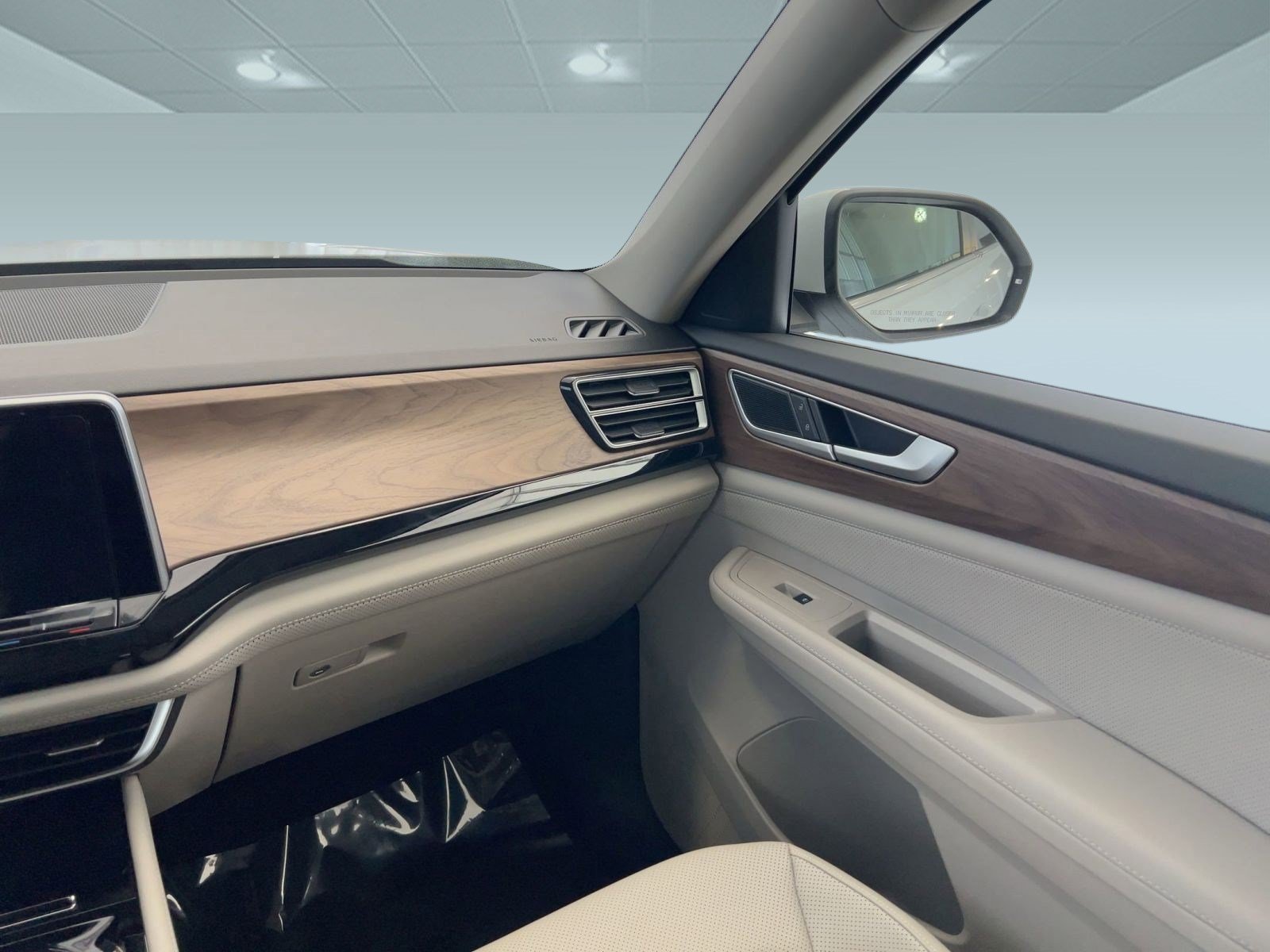 2026 Volkswagen Atlas SE w/Tech - Photo 29