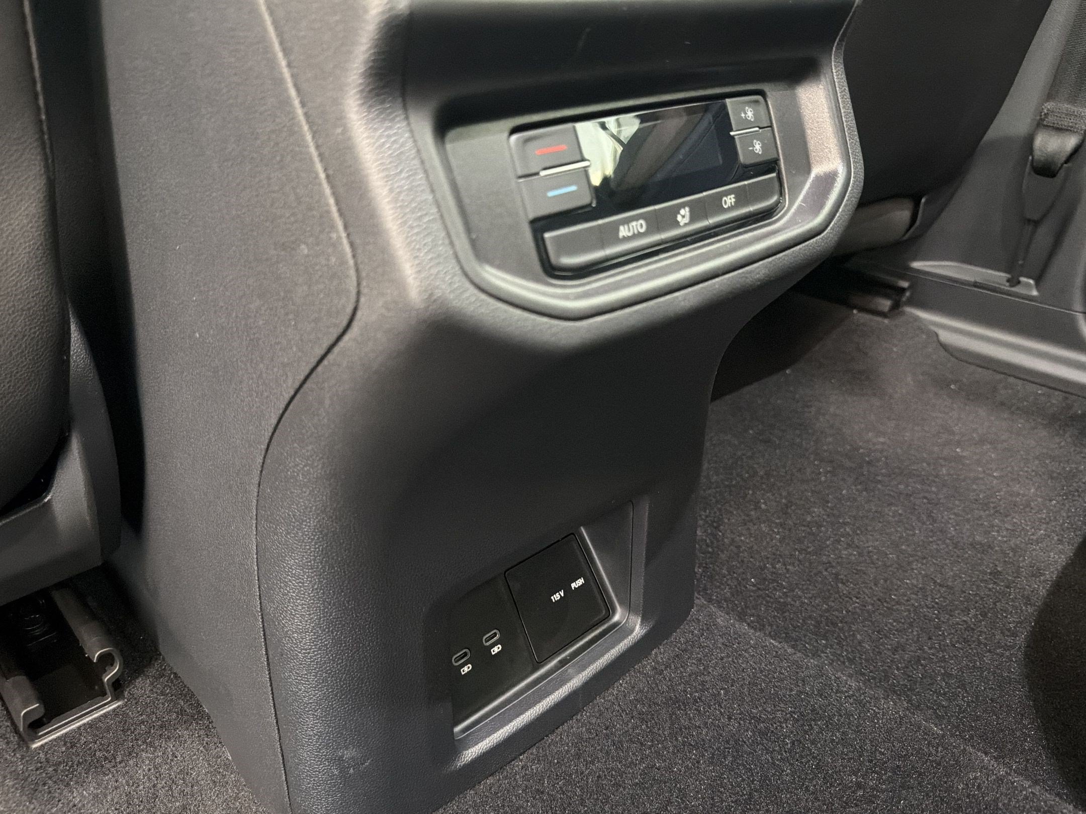 2026 Volkswagen Atlas SE w/Tech - Photo 32