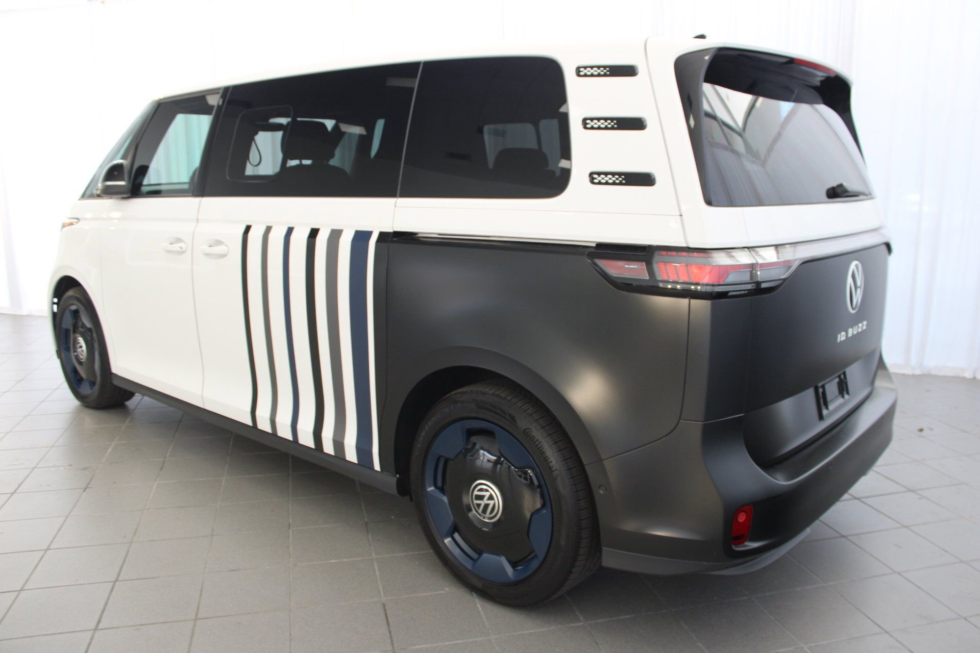 2025 Volkswagen ID. Buzz Pro S photo 3