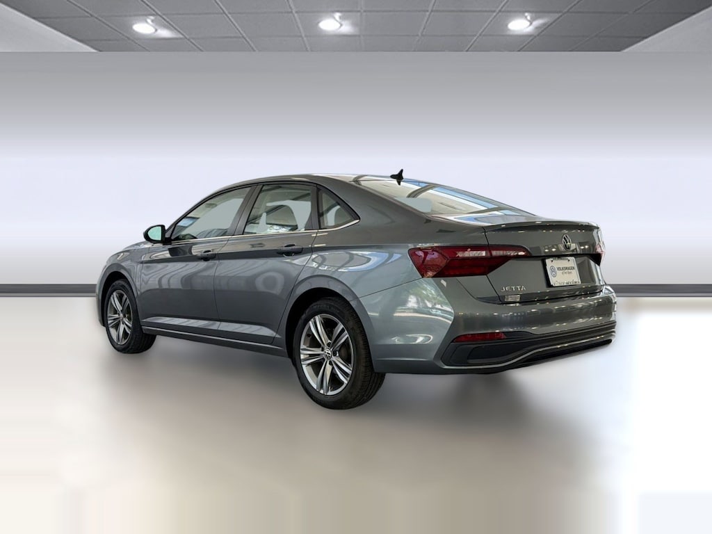 Used 2023 Volkswagen Jetta SE SE Auto