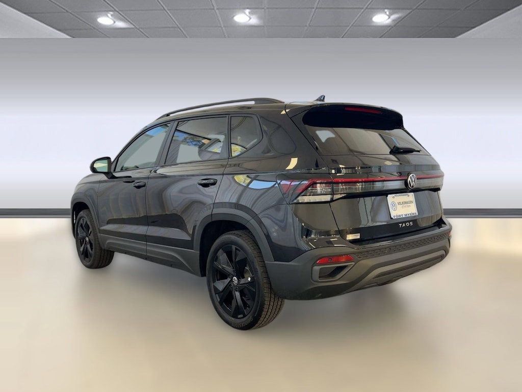 New 2026 Volkswagen Taos 1.5T SE Black SUV