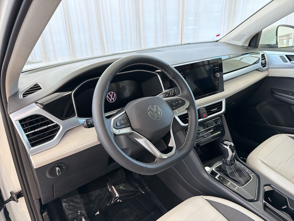 New 2026 Volkswagen Taos 1.5T SE SUV