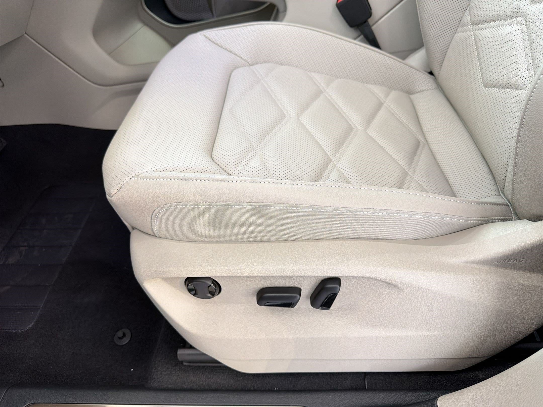 2026 Volkswagen Atlas SE w/Tech - Photo 14
