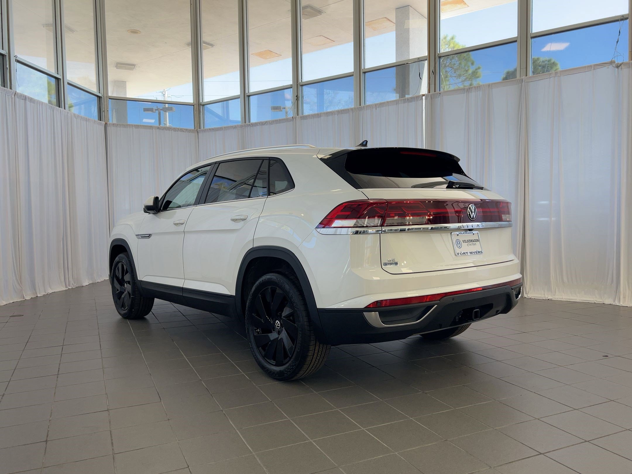 2026 Volkswagen Atlas Cross Sport SE Technology photo 2