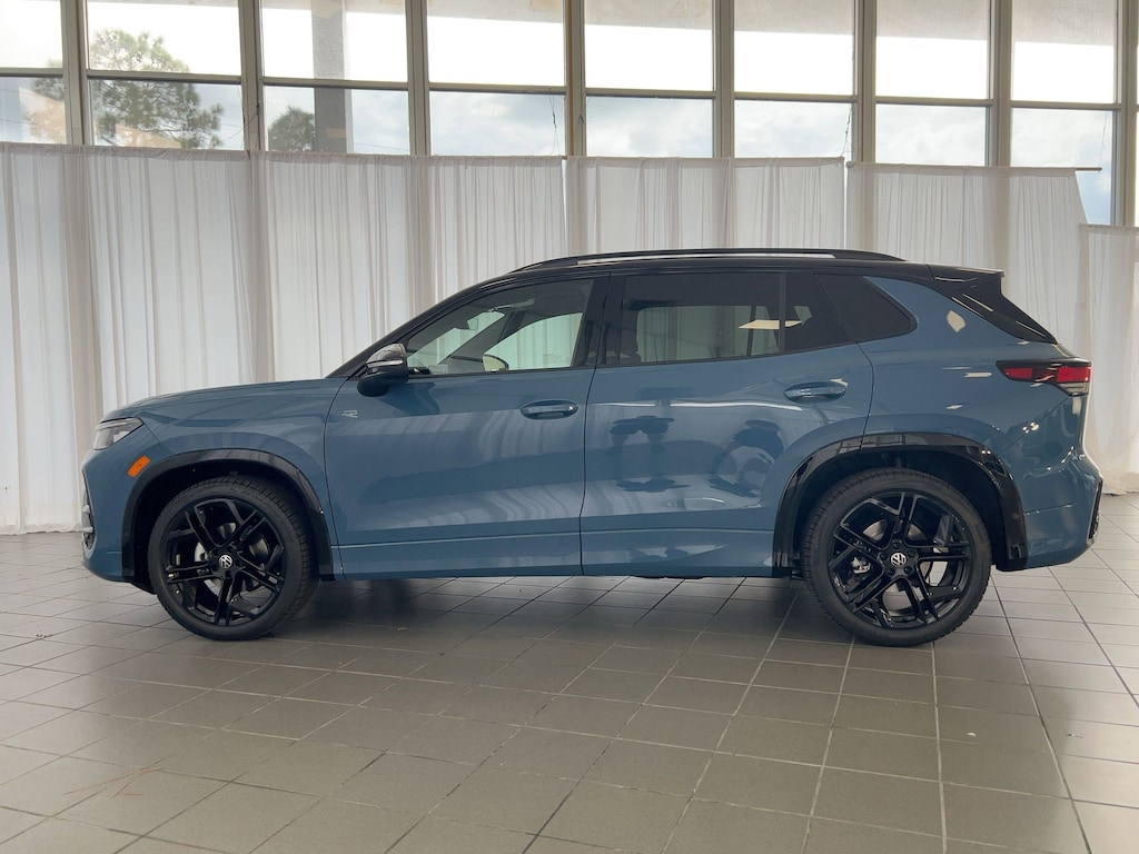 New 2026 Volkswagen Tiguan 2.0T SE R-Line Black SUV