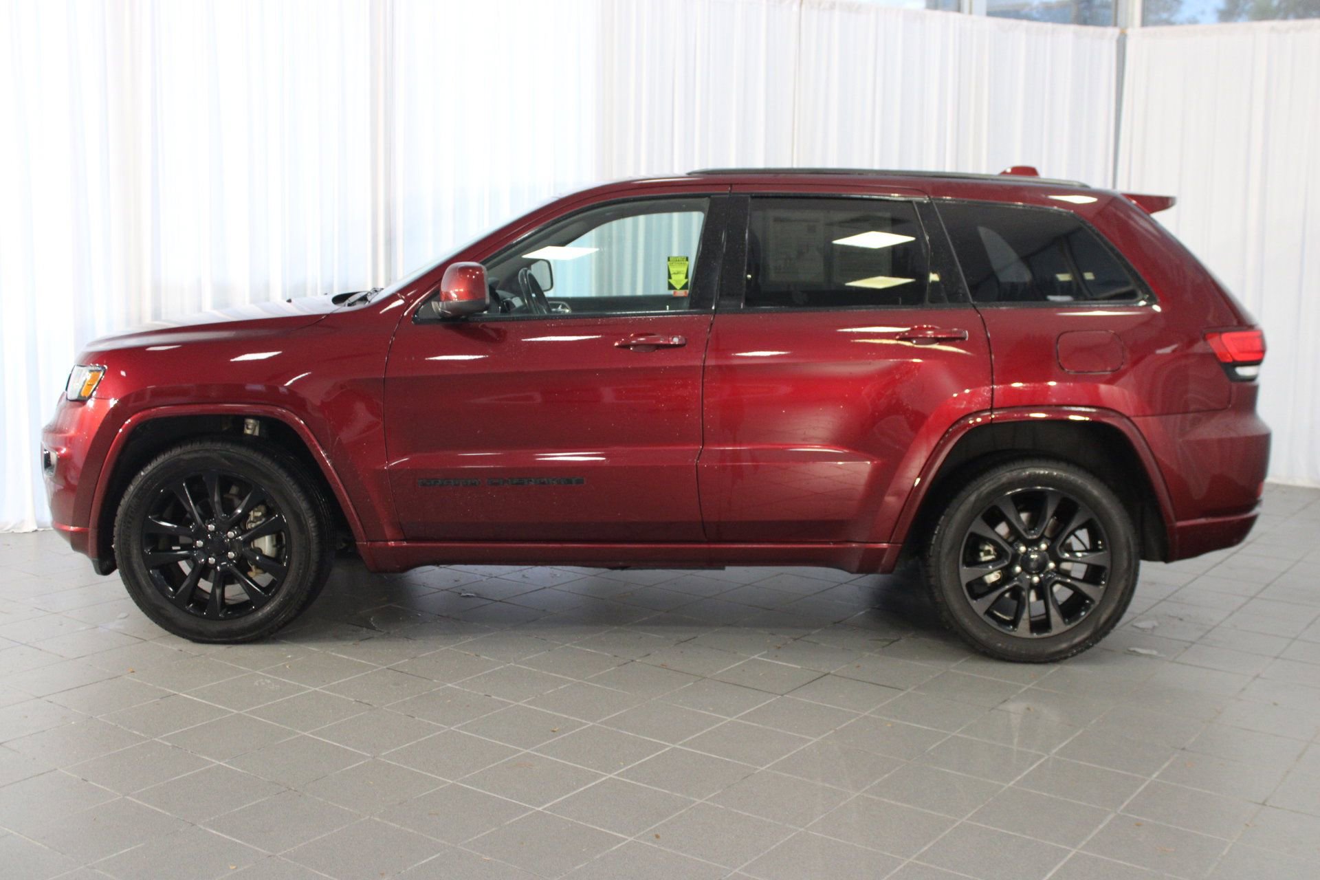 2020 Jeep Grand Cherokee Altitude photo 2