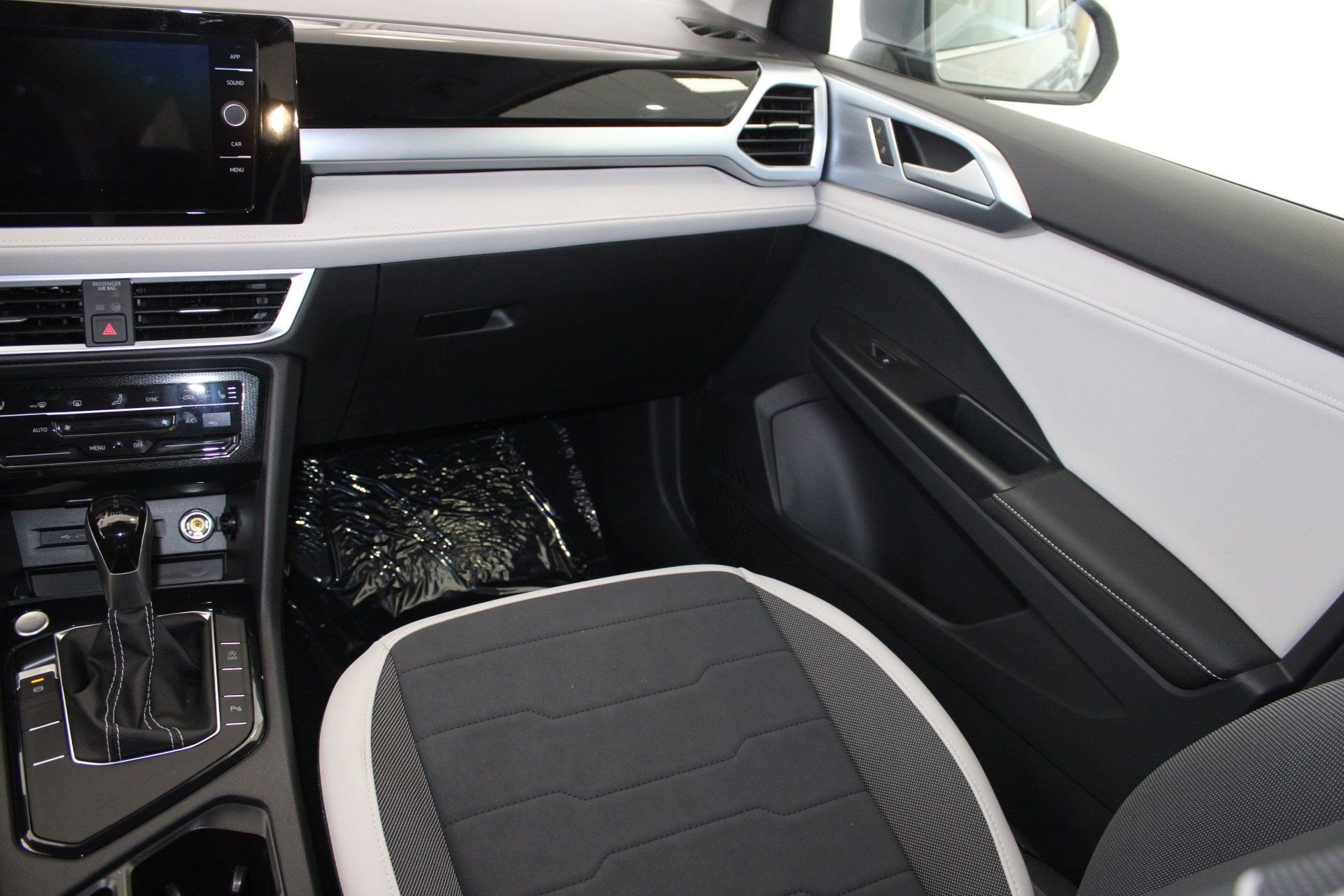 2025 Volkswagen Taos SE - Photo 24