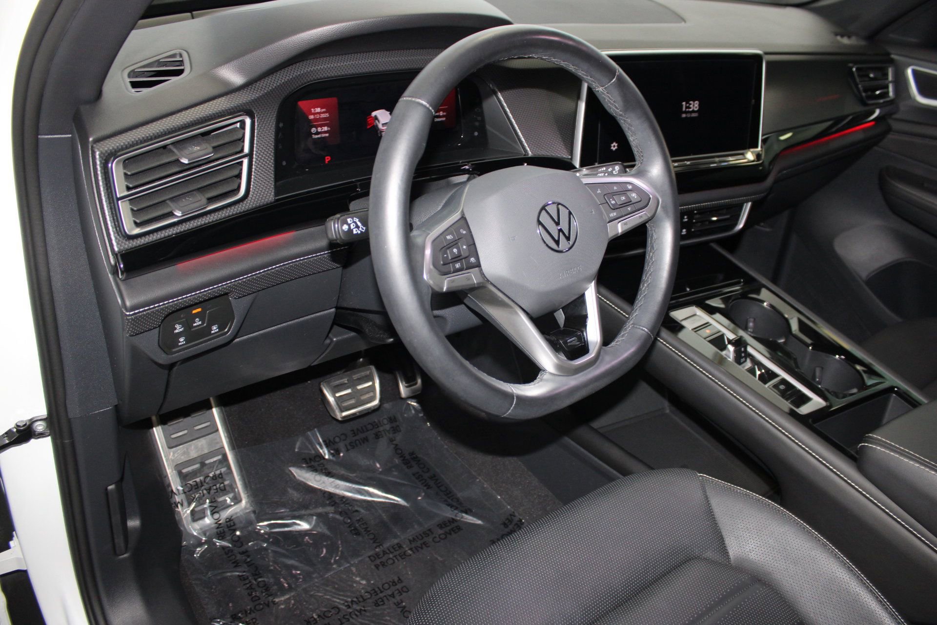 2024 Volkswagen Atlas Cross Sport SEL R-Line photo 4