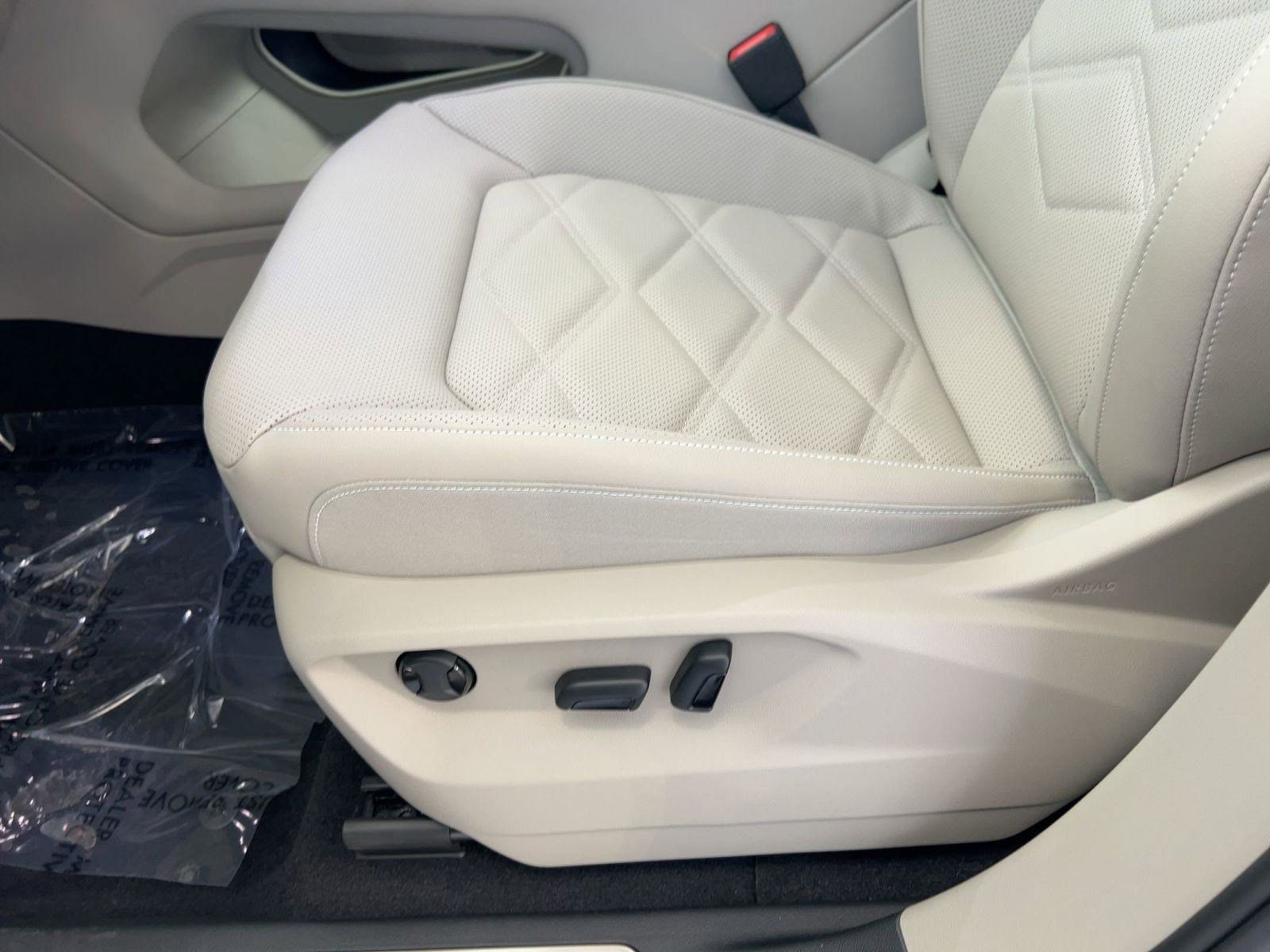 2026 Volkswagen Atlas SE w/Tech - Photo 14