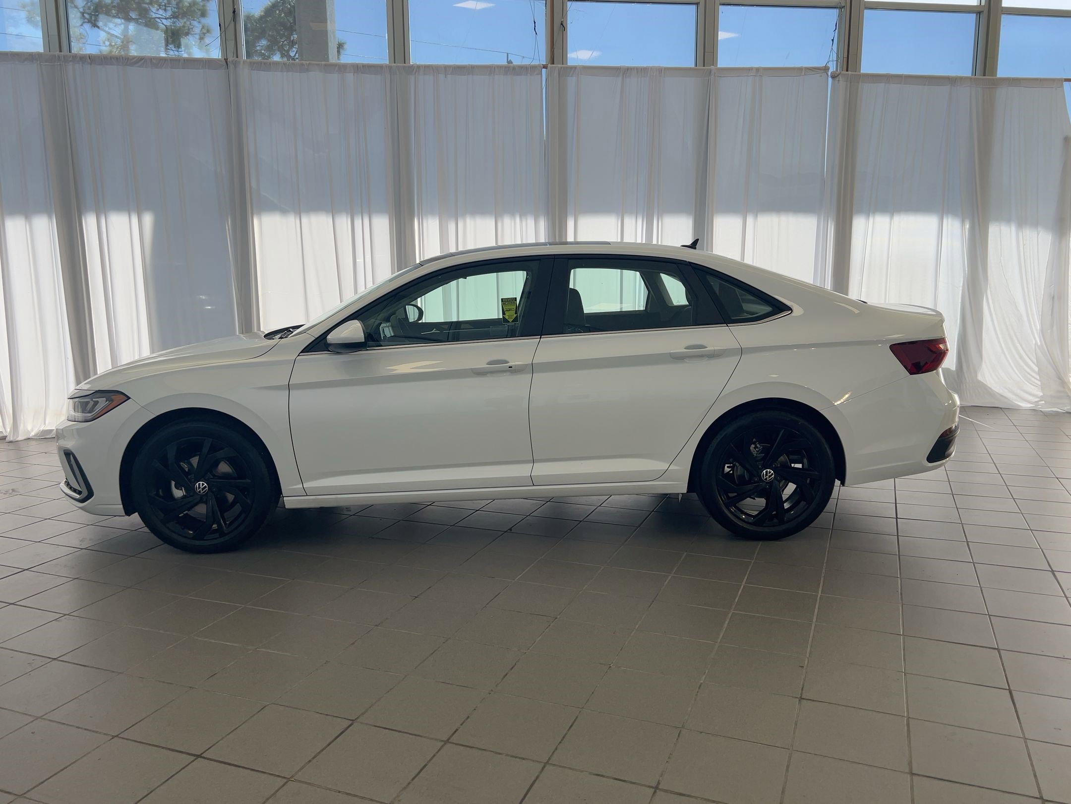 2026 Volkswagen Jetta 1.5T SE photo 2