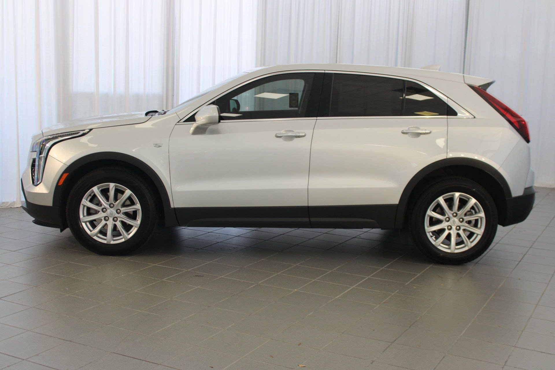 2021 Cadillac XT4 Luxury photo 2