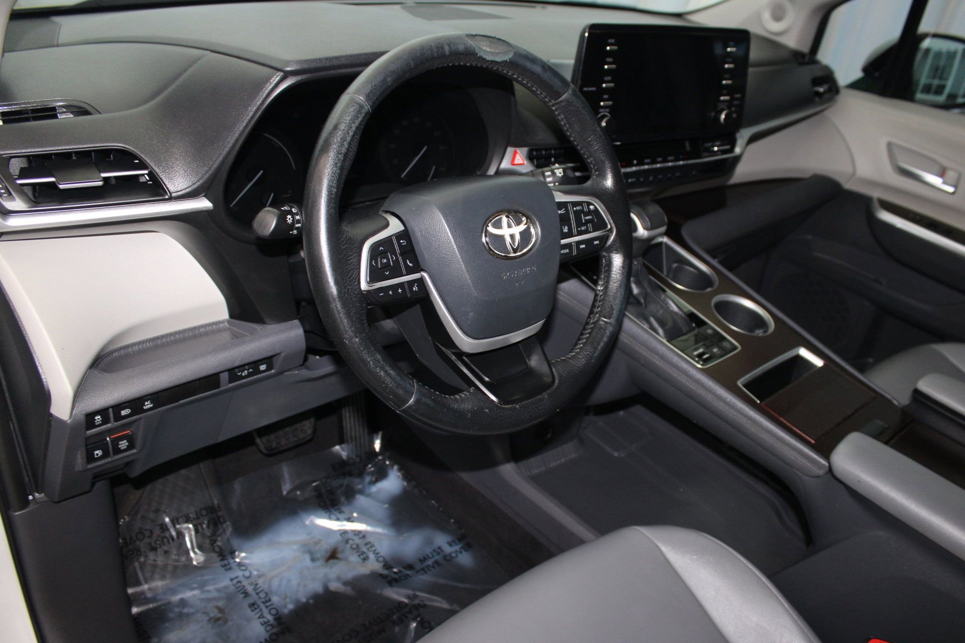 2021 Toyota Sienna XLE photo 4
