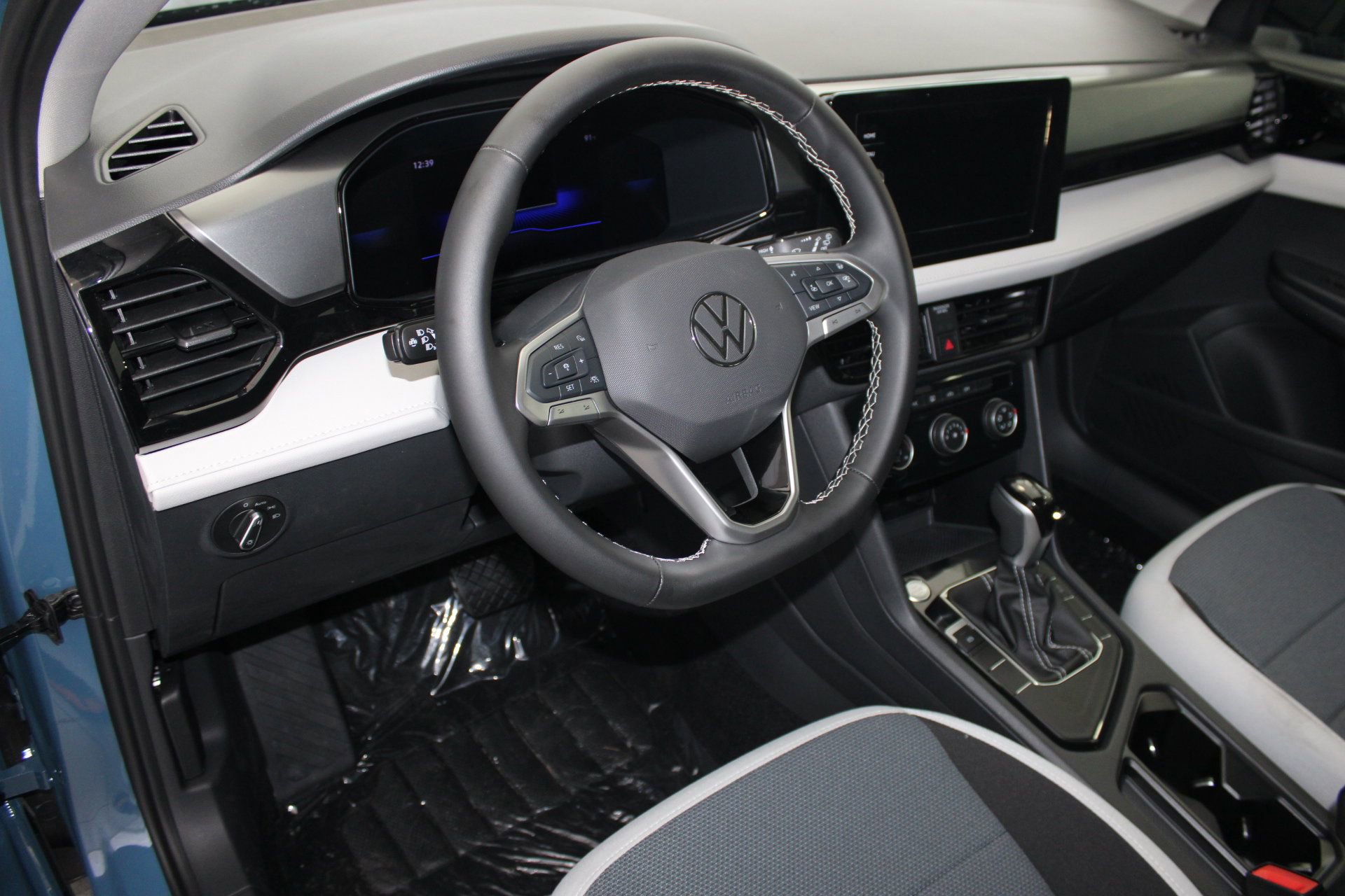 2025 Volkswagen Taos S photo 4