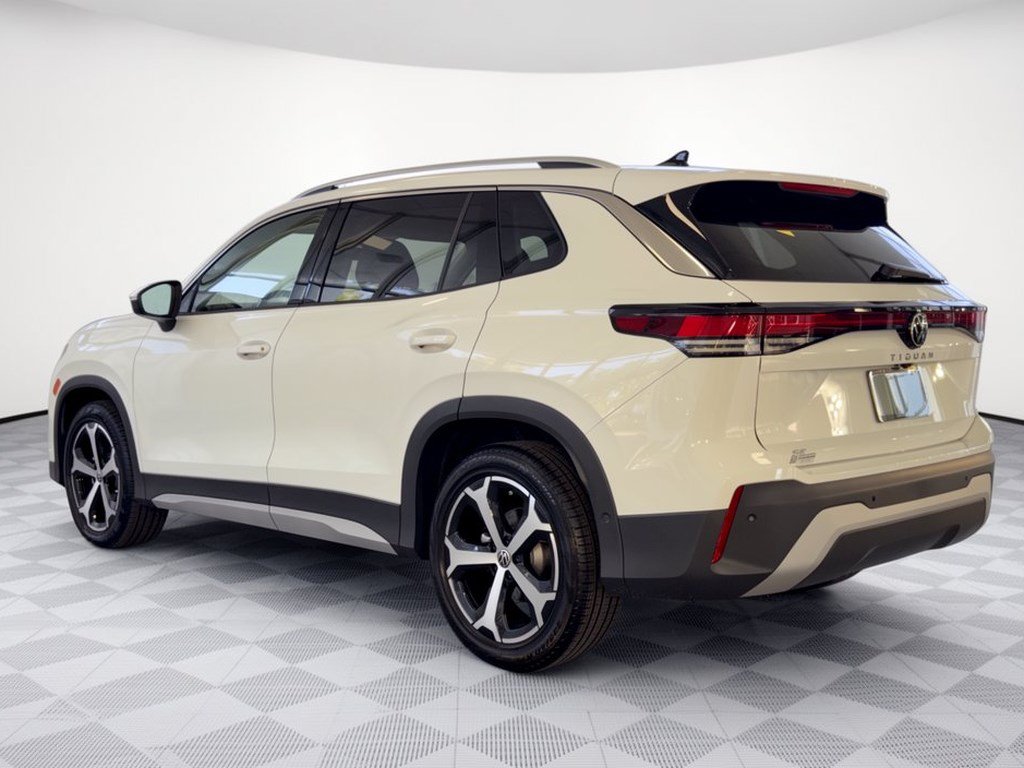 New 2026 Volkswagen Tiguan SE SUV