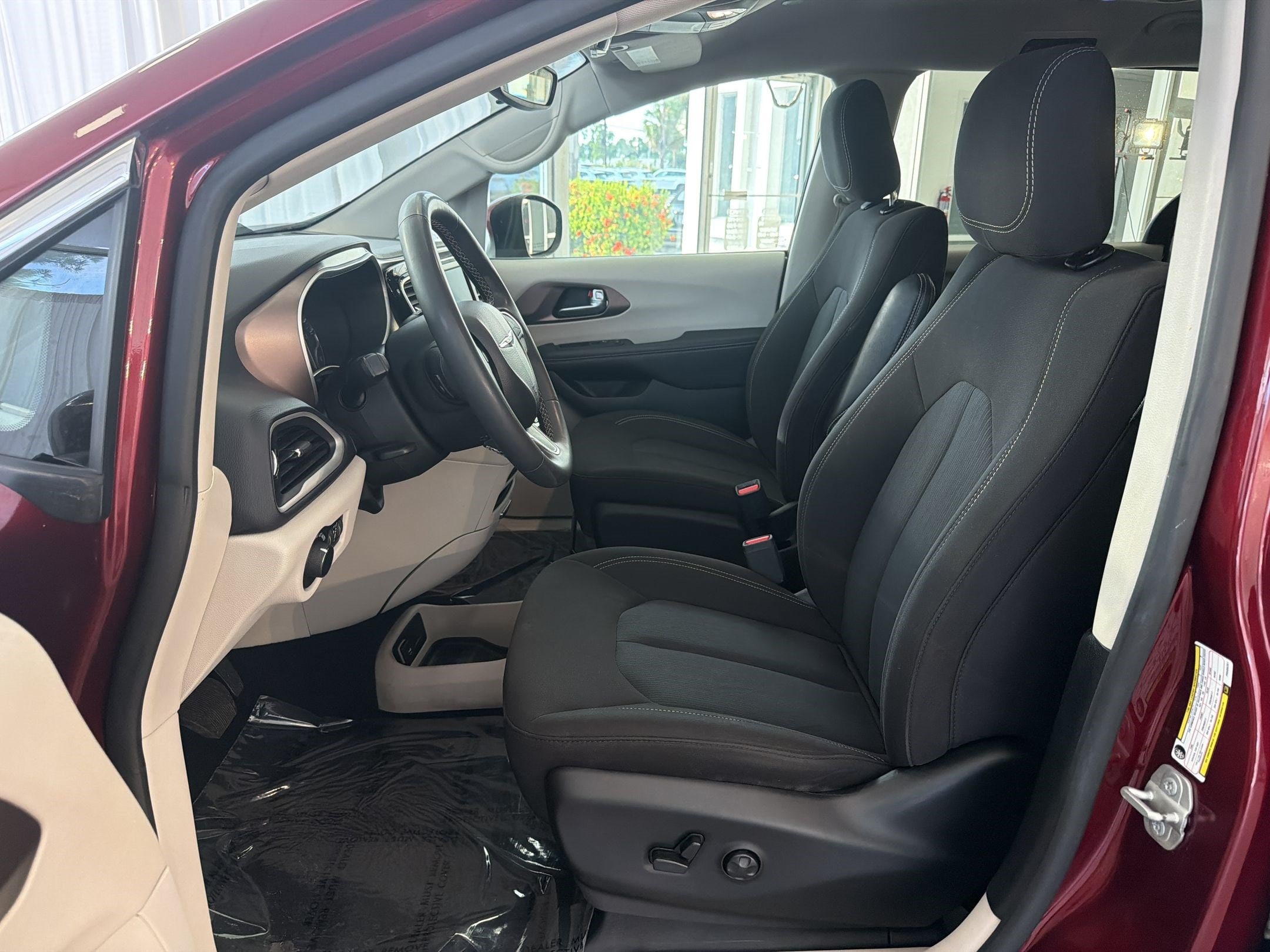 2023 Chrysler Voyager LX LX FWD
