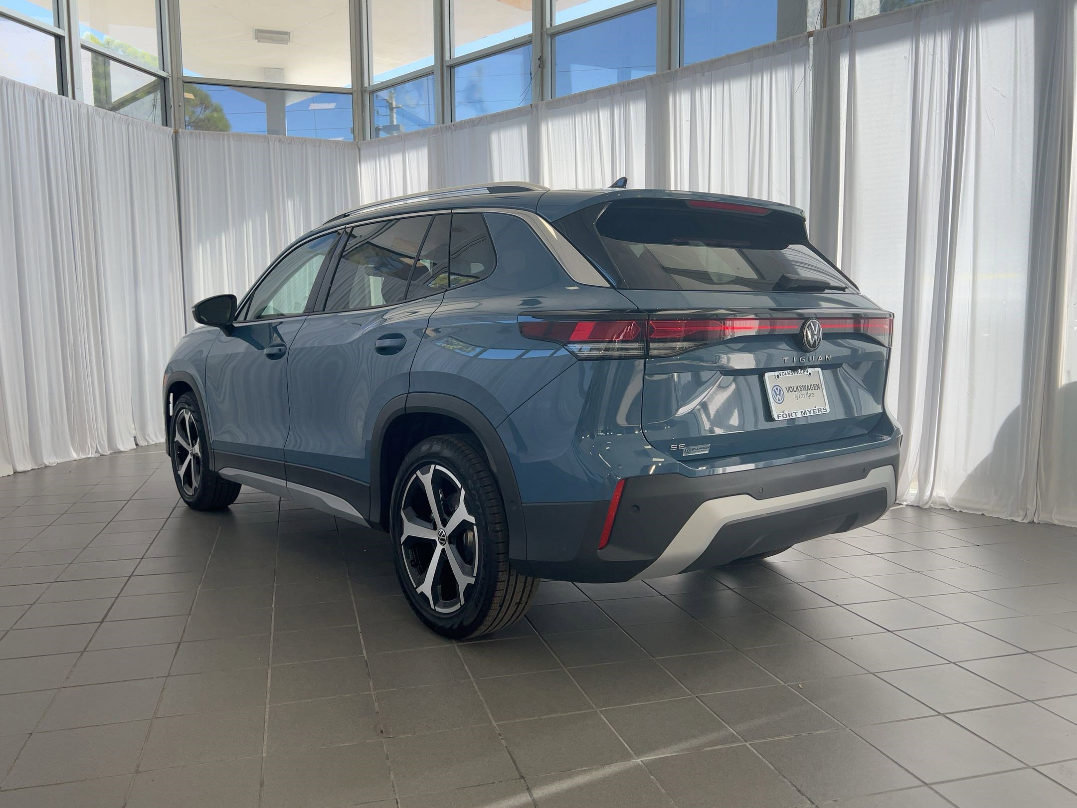 2026 Volkswagen Tiguan SE photo 3