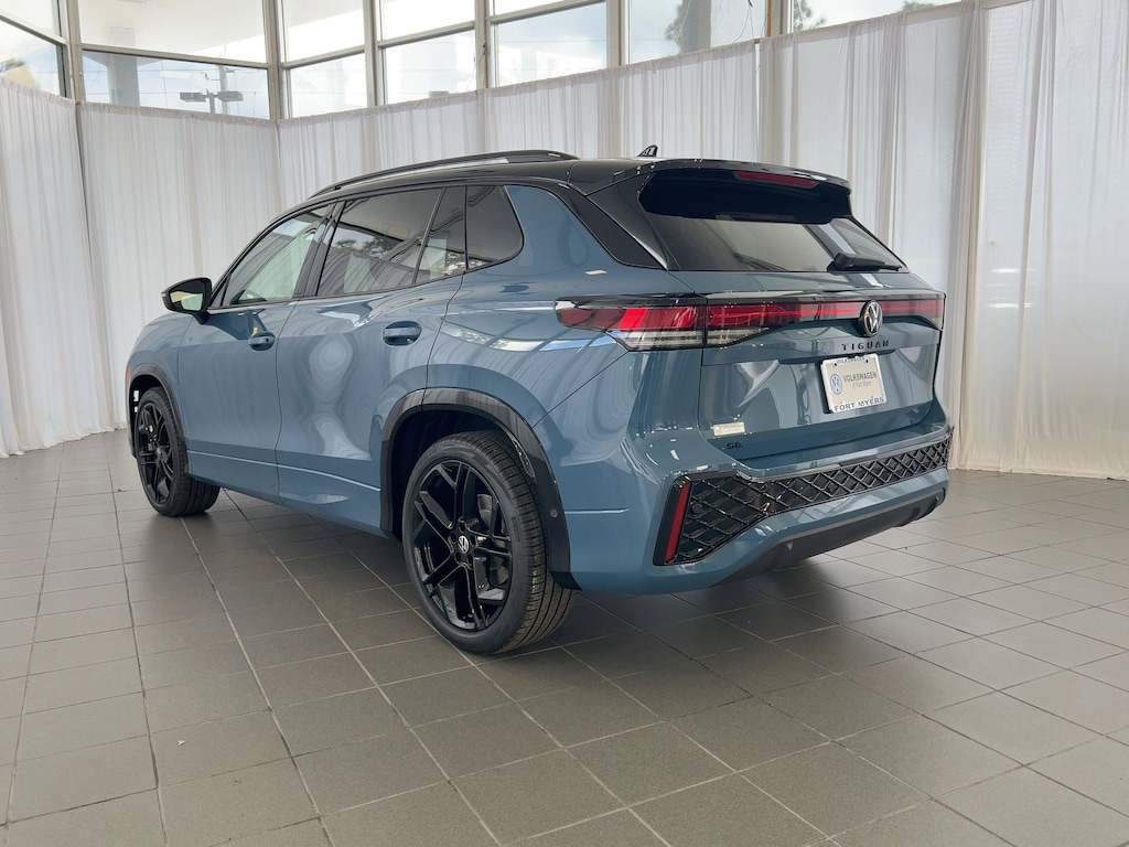 New 2026 Volkswagen Tiguan 2.0T SE R-Line Black SUV