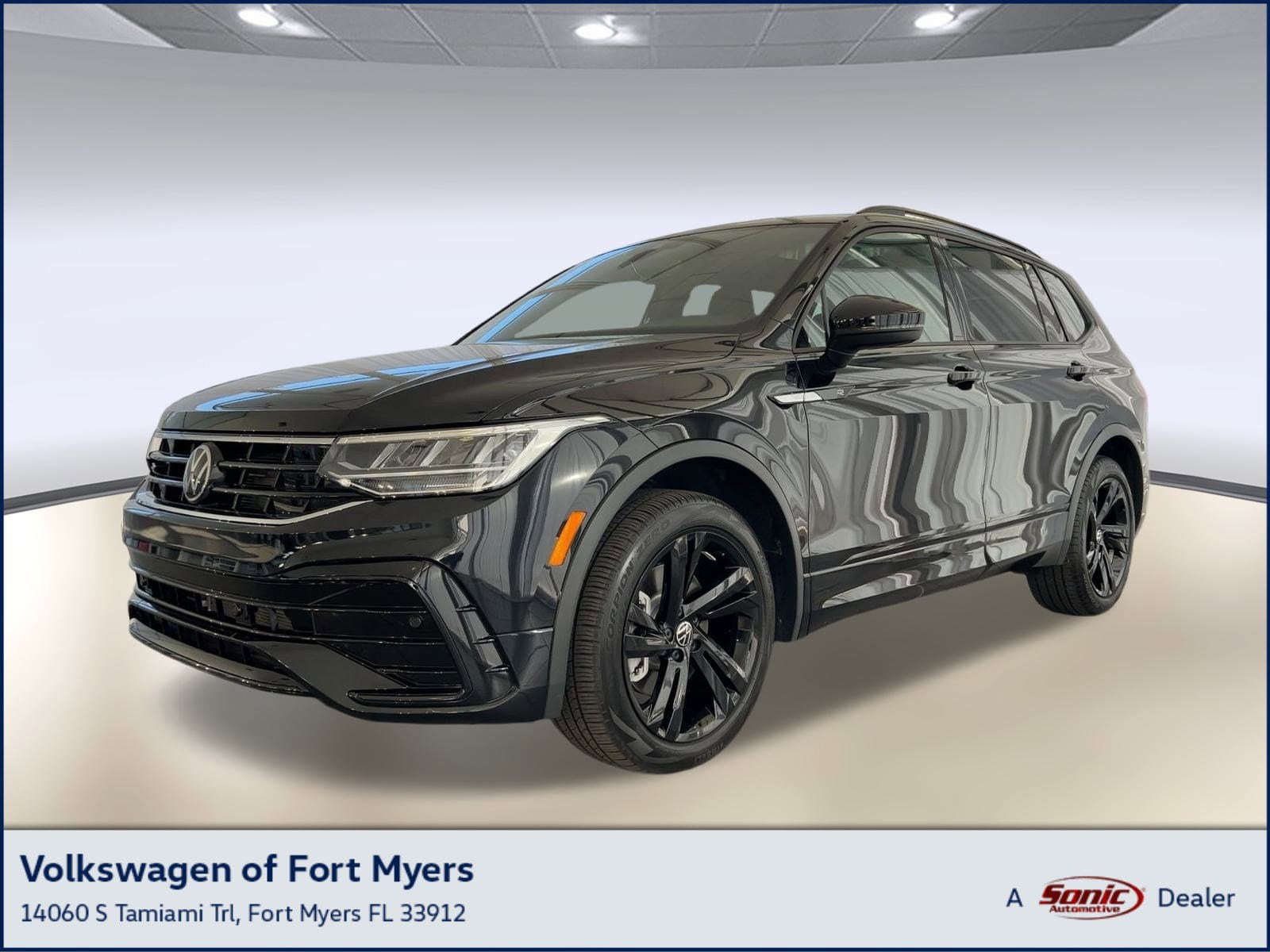 2023 Volkswagen Tiguan SE R-LINE BLACK's photo