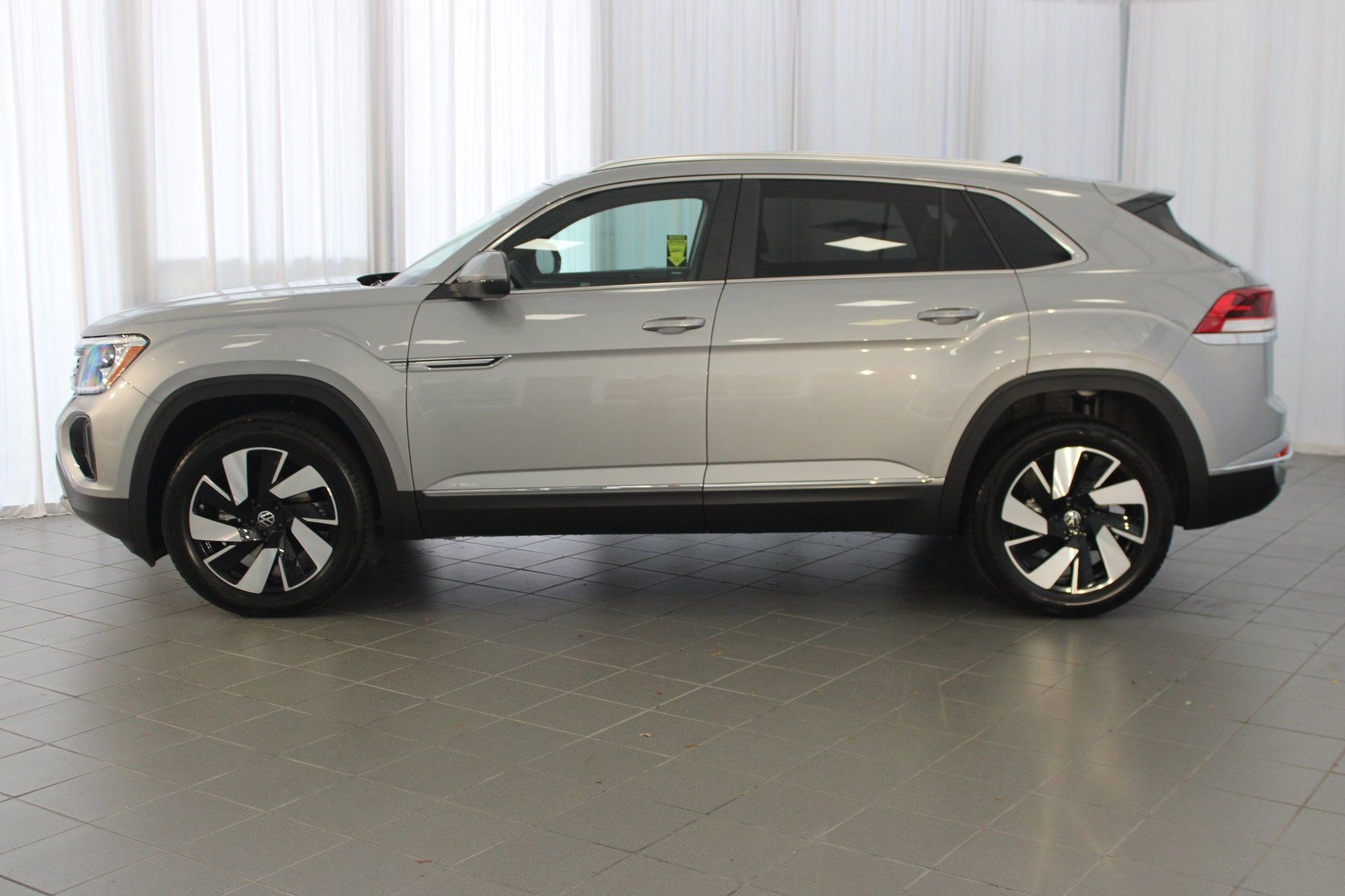 2026 Volkswagen Atlas Cross Sport SEL photo 2