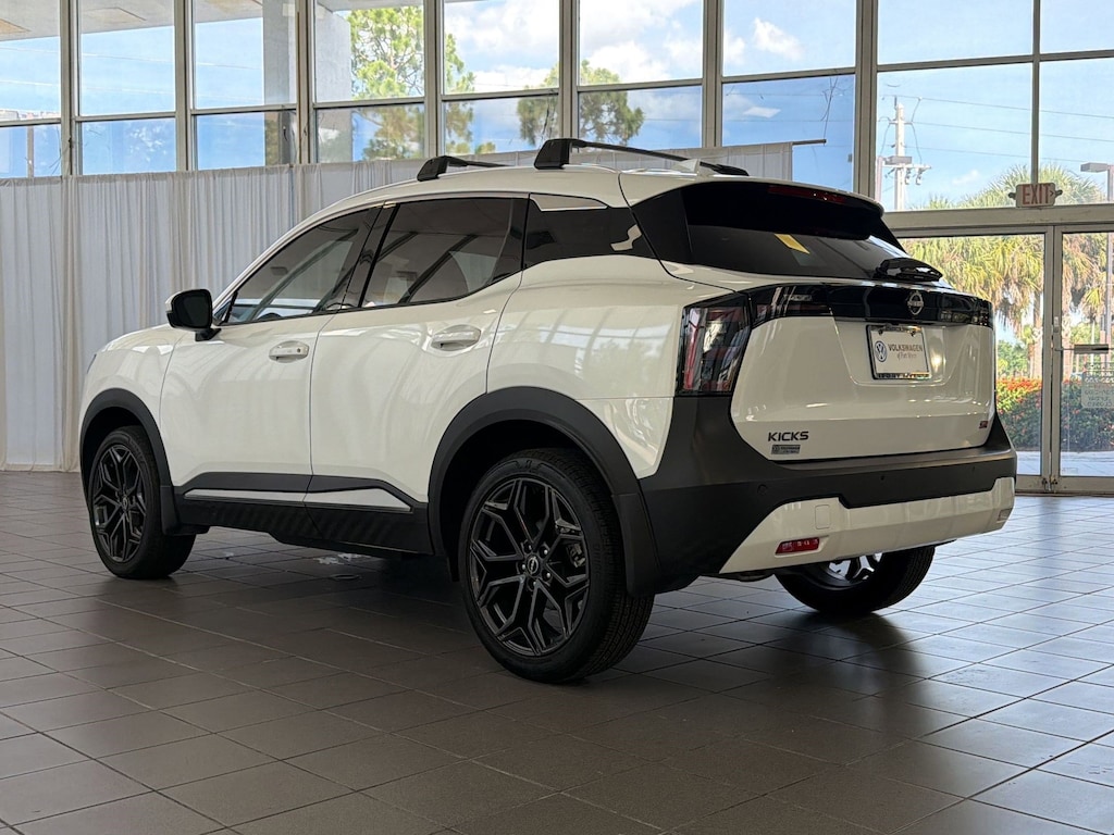 Used 2025 Nissan Kicks SR SR FWD
