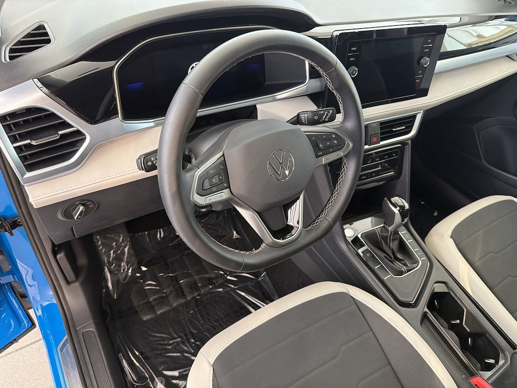 Used 2025 Volkswagen Taos SE SE FWD
