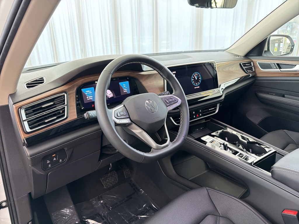 New 2026 Volkswagen Atlas SE w/Technology SUV