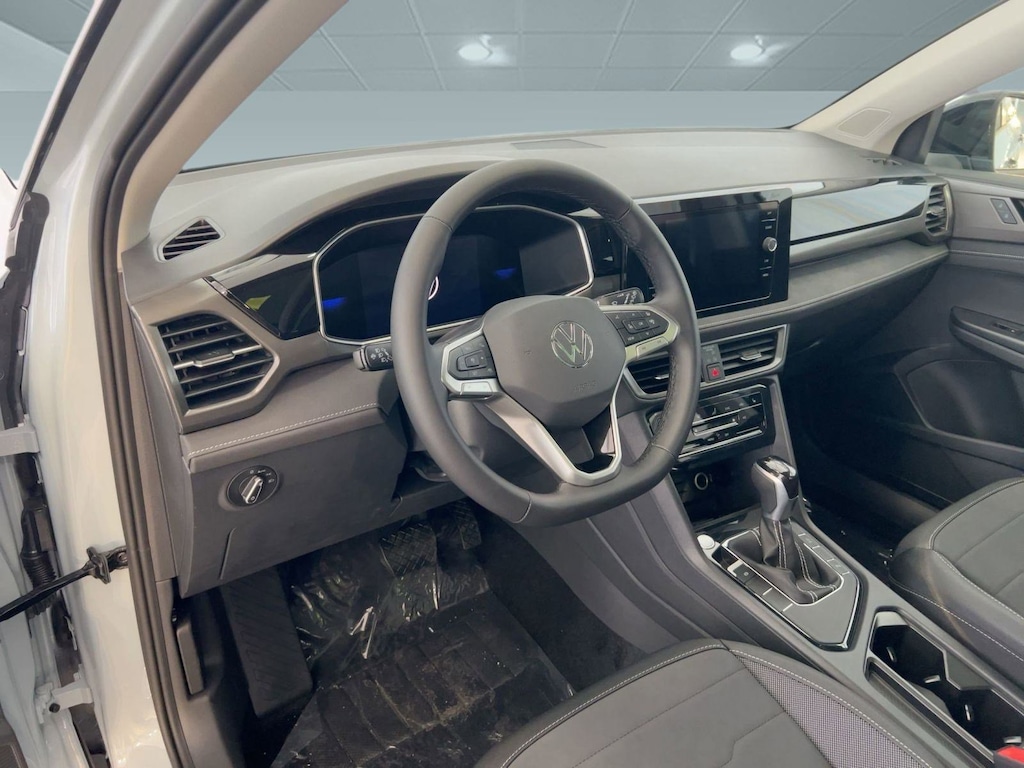 New 2026 Volkswagen Taos 1.5T SE Black SUV