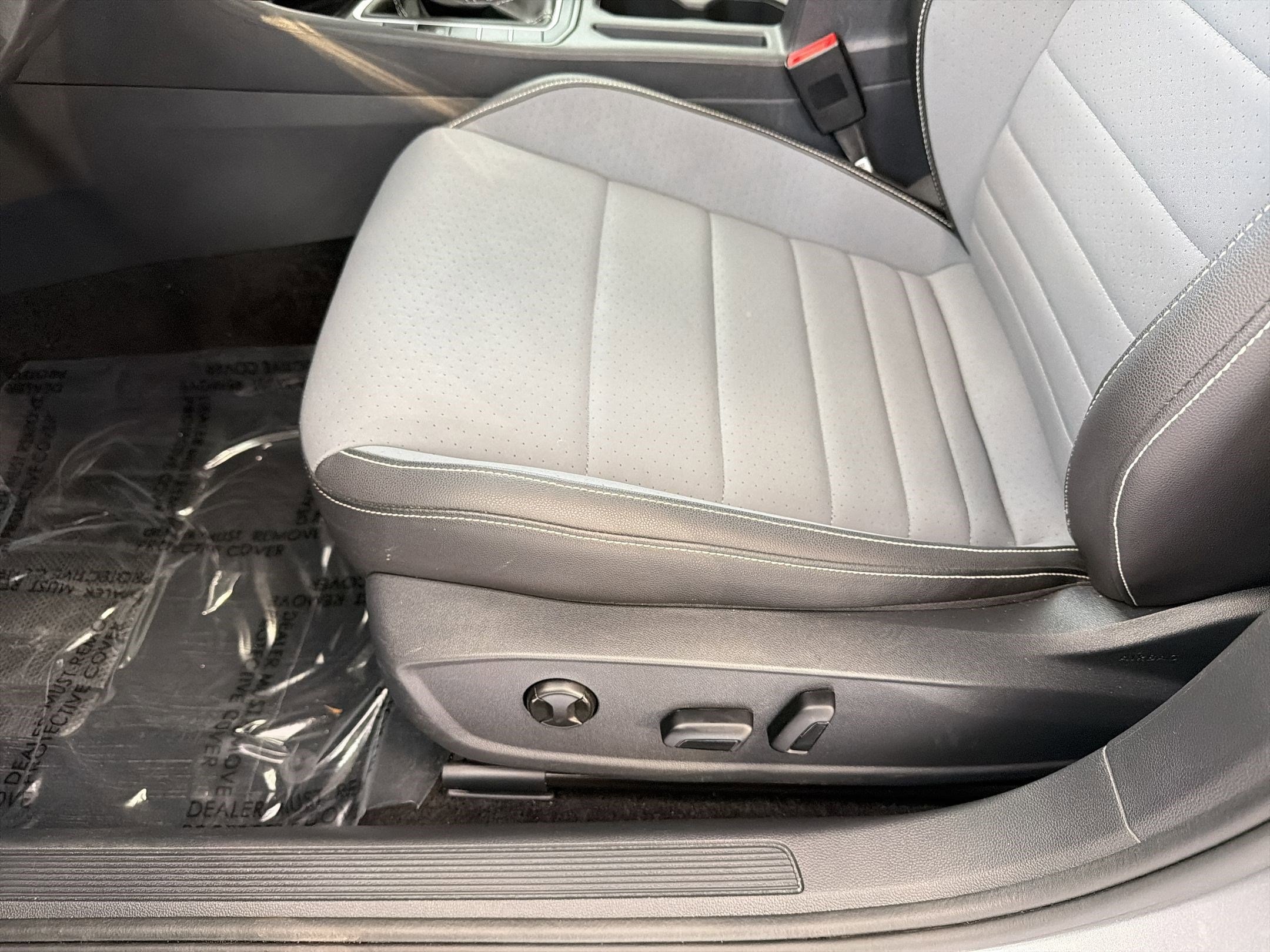 2025 Volkswagen Jetta SE - Photo 14