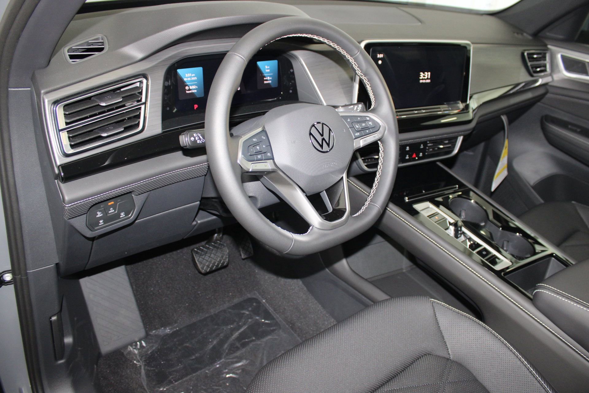 2026 Volkswagen Atlas Cross Sport SE Technology photo 3