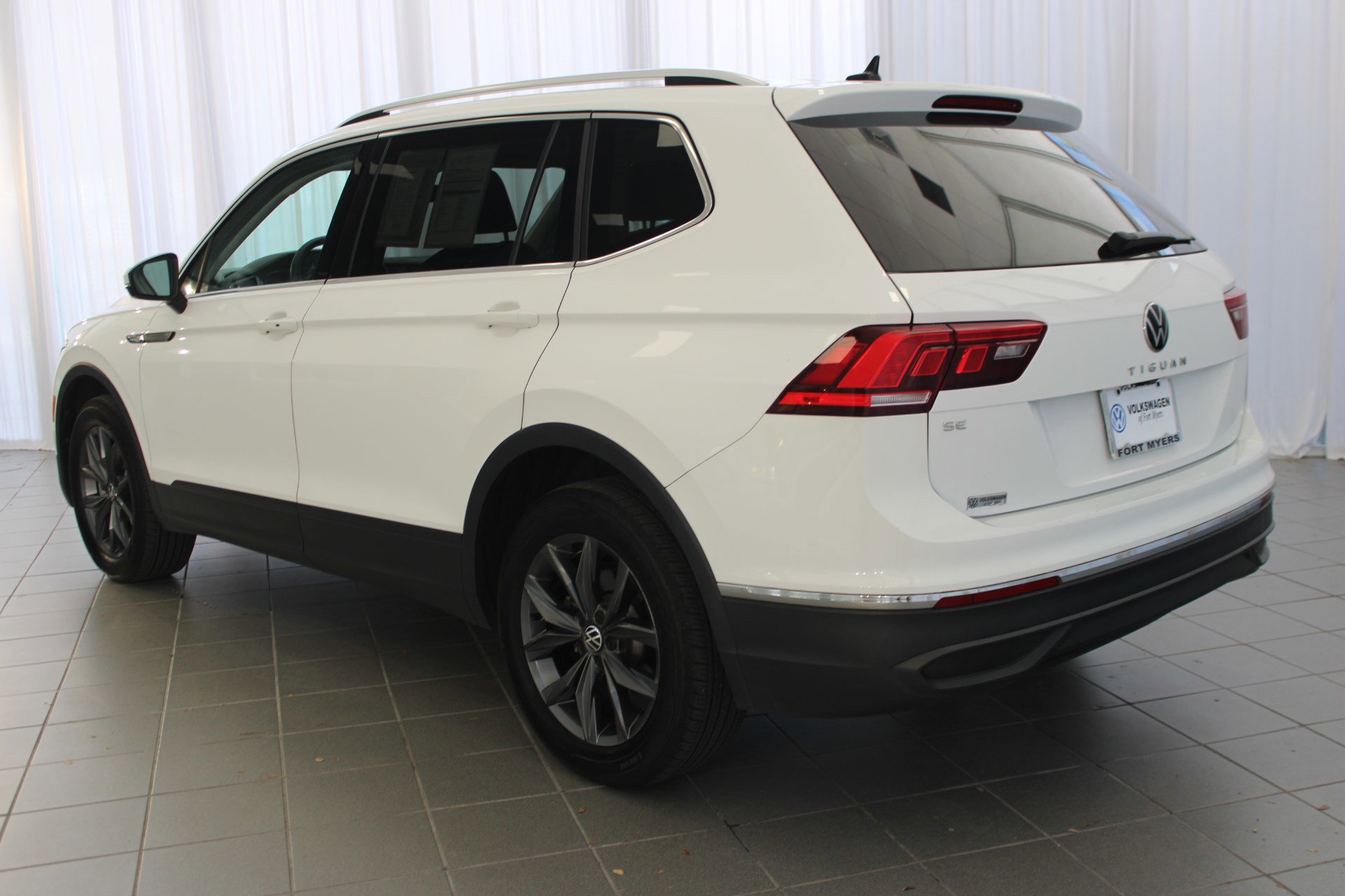 2024 Volkswagen Tiguan SE Wolfsburg Edition photo 3