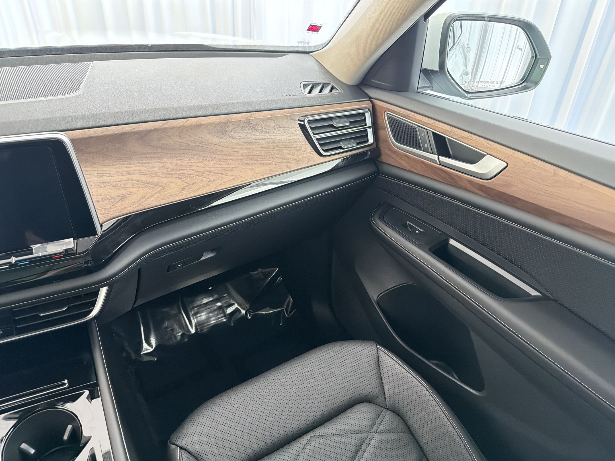 2026 Volkswagen Atlas SE w/Tech - Photo 28