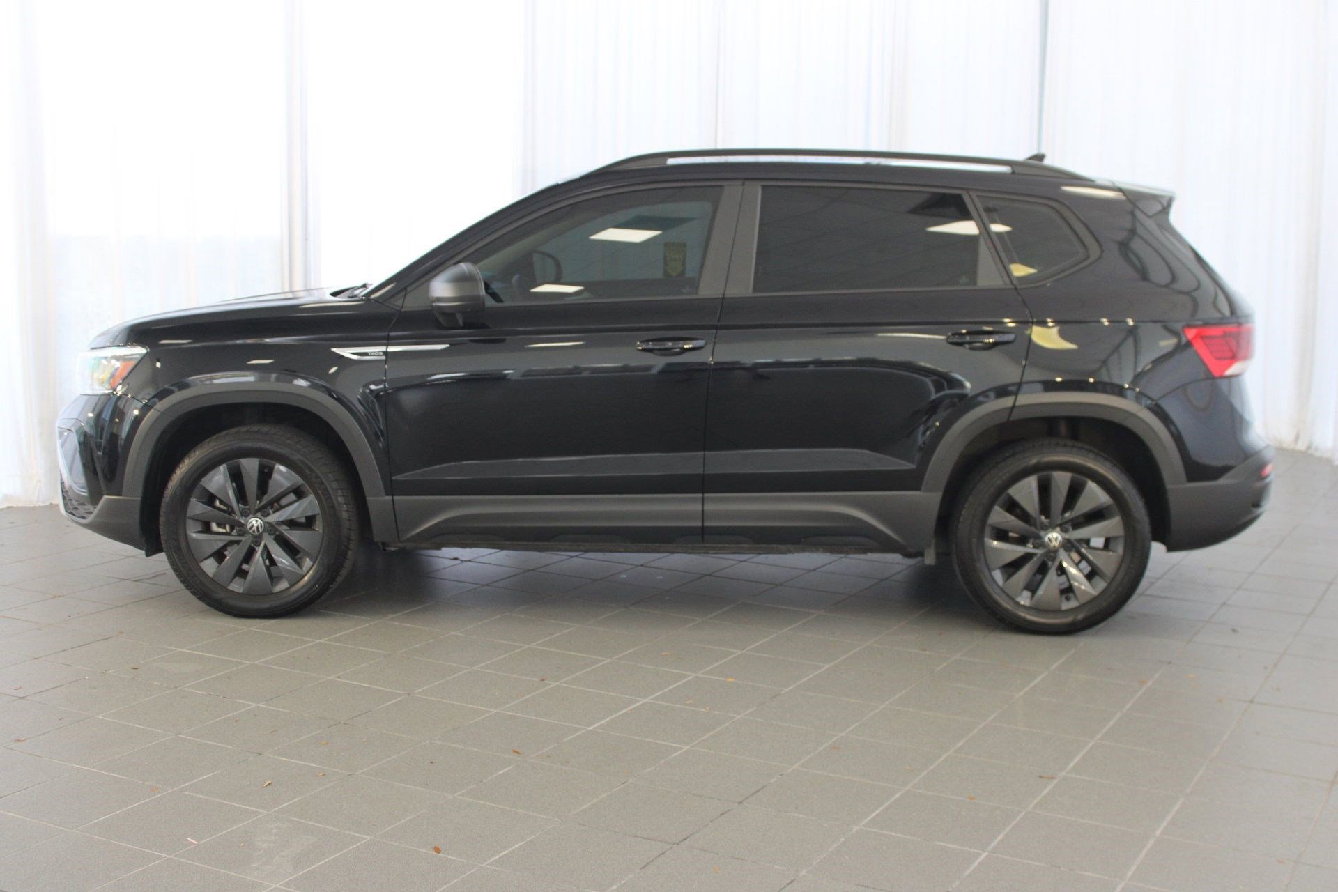 2023 Volkswagen Taos S photo 2