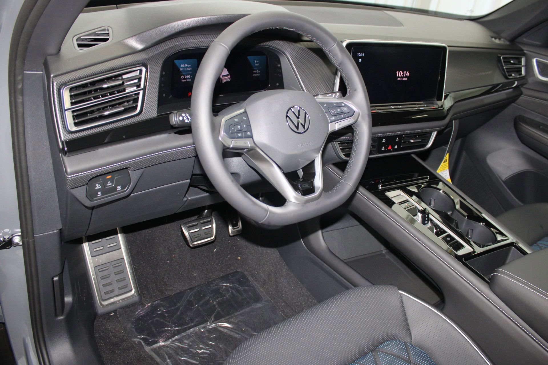 2026 Volkswagen Atlas Cross Sport SEL Premium R-Line photo 4