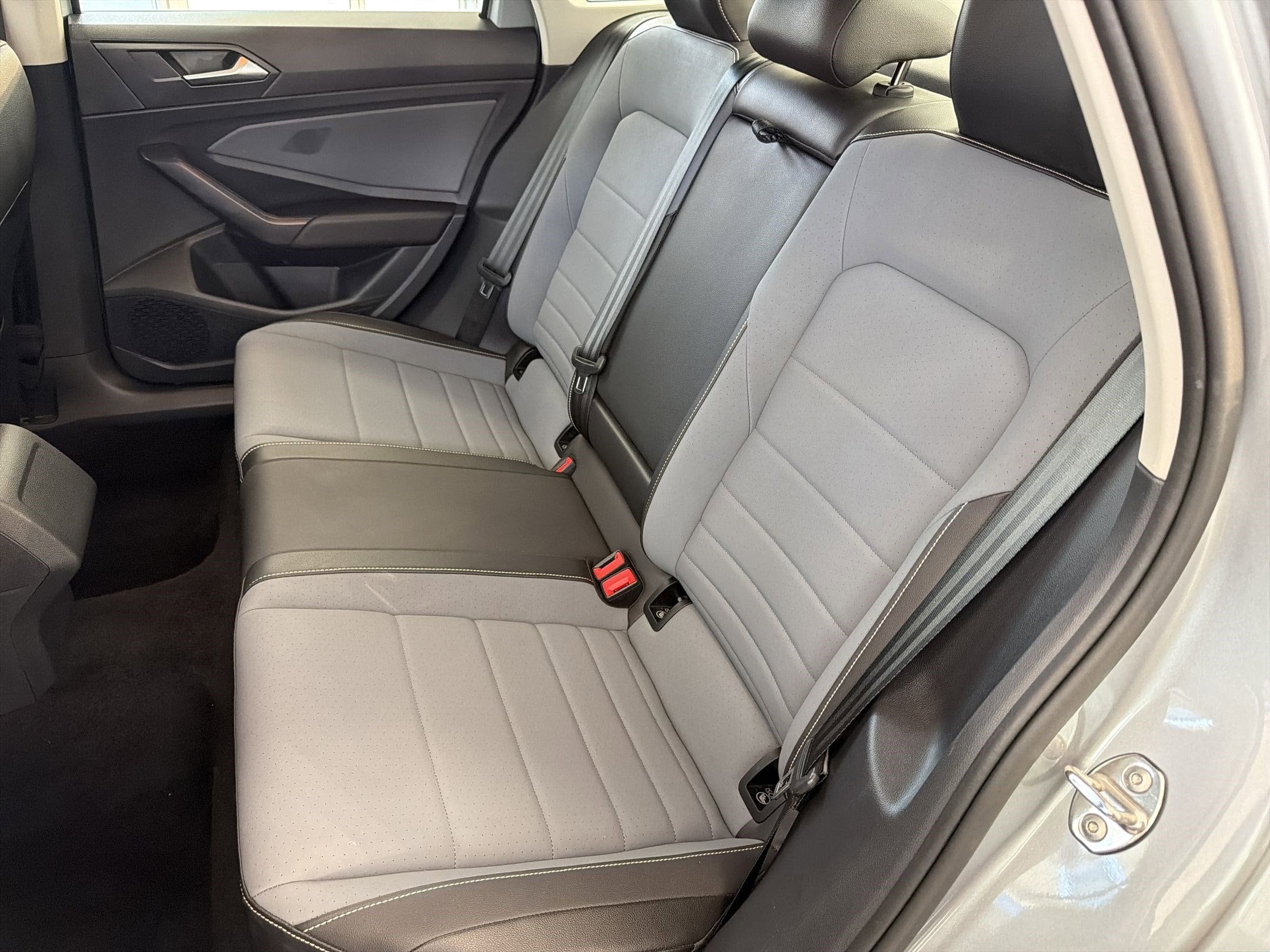 2025 Volkswagen Jetta SE - Photo 15