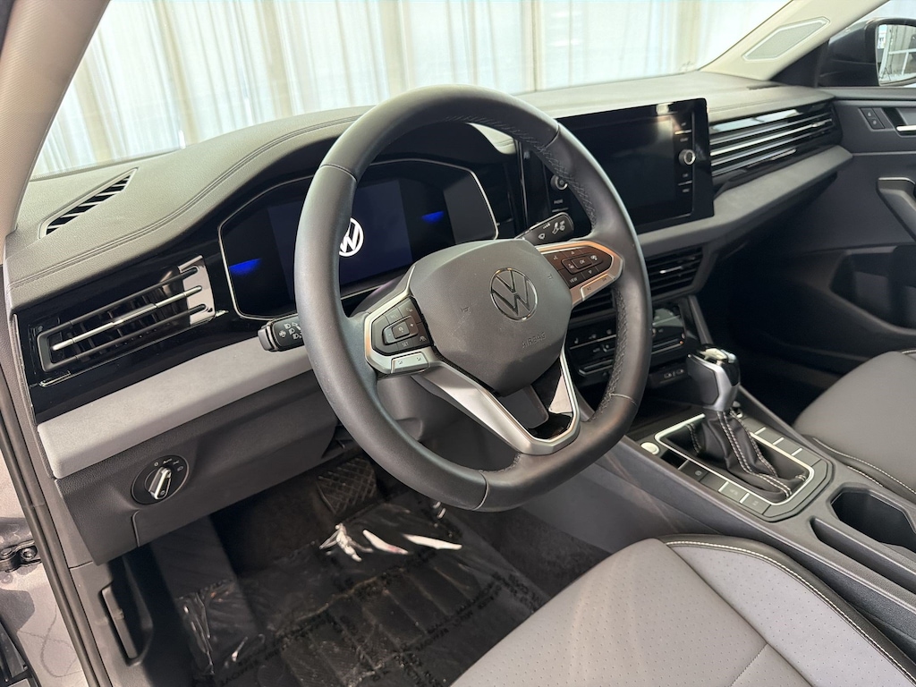 Certified 2025 Volkswagen Jetta SE SE Auto
